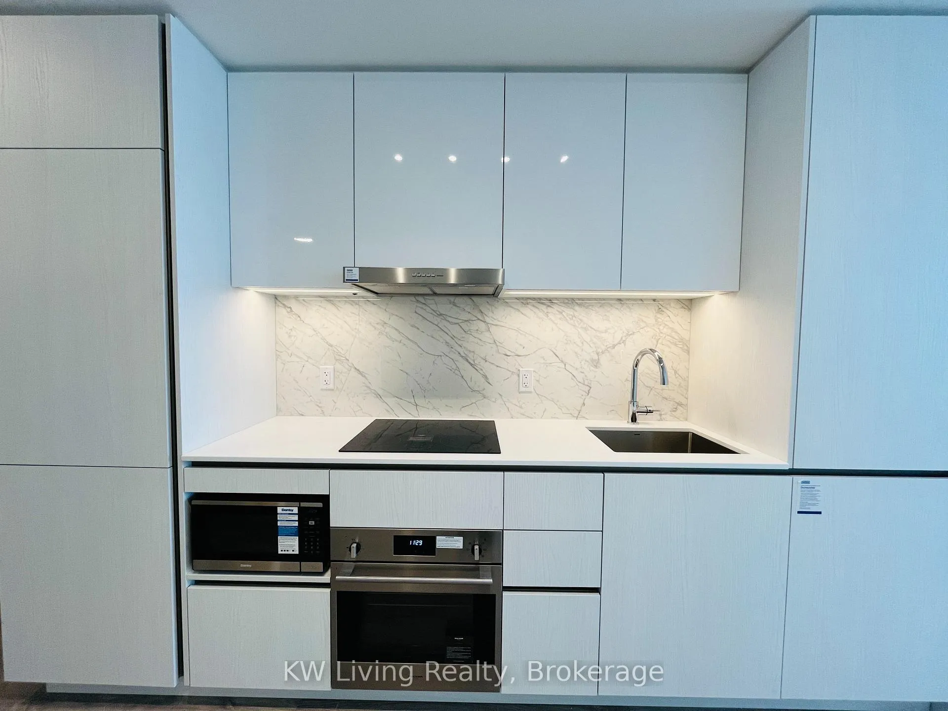 Photo 4 of Unit 5307, 8 Interchange Way, Vaughan, Vaughan Corporate Centre — HOMEH