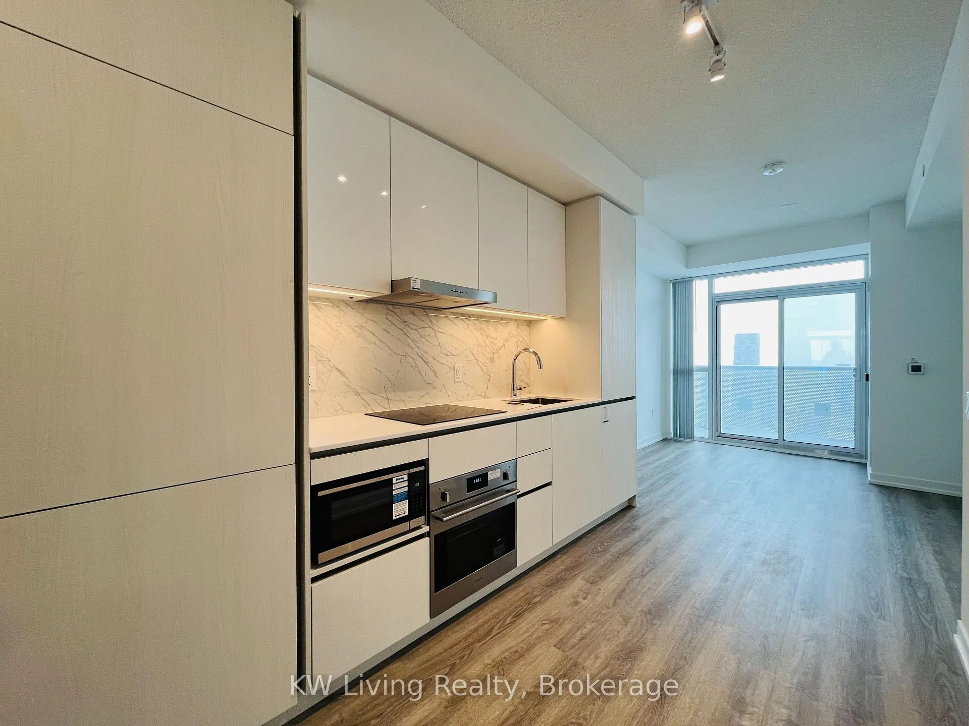 Photo 7 of Unit 5307, 8 Interchange Way, Vaughan, Vaughan Corporate Centre — HOMEH
