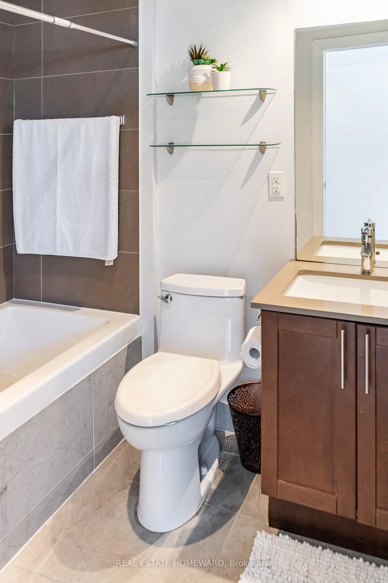 Photo 13 of 111A Bernard Avenue, Toronto, The Annex — HOMEH