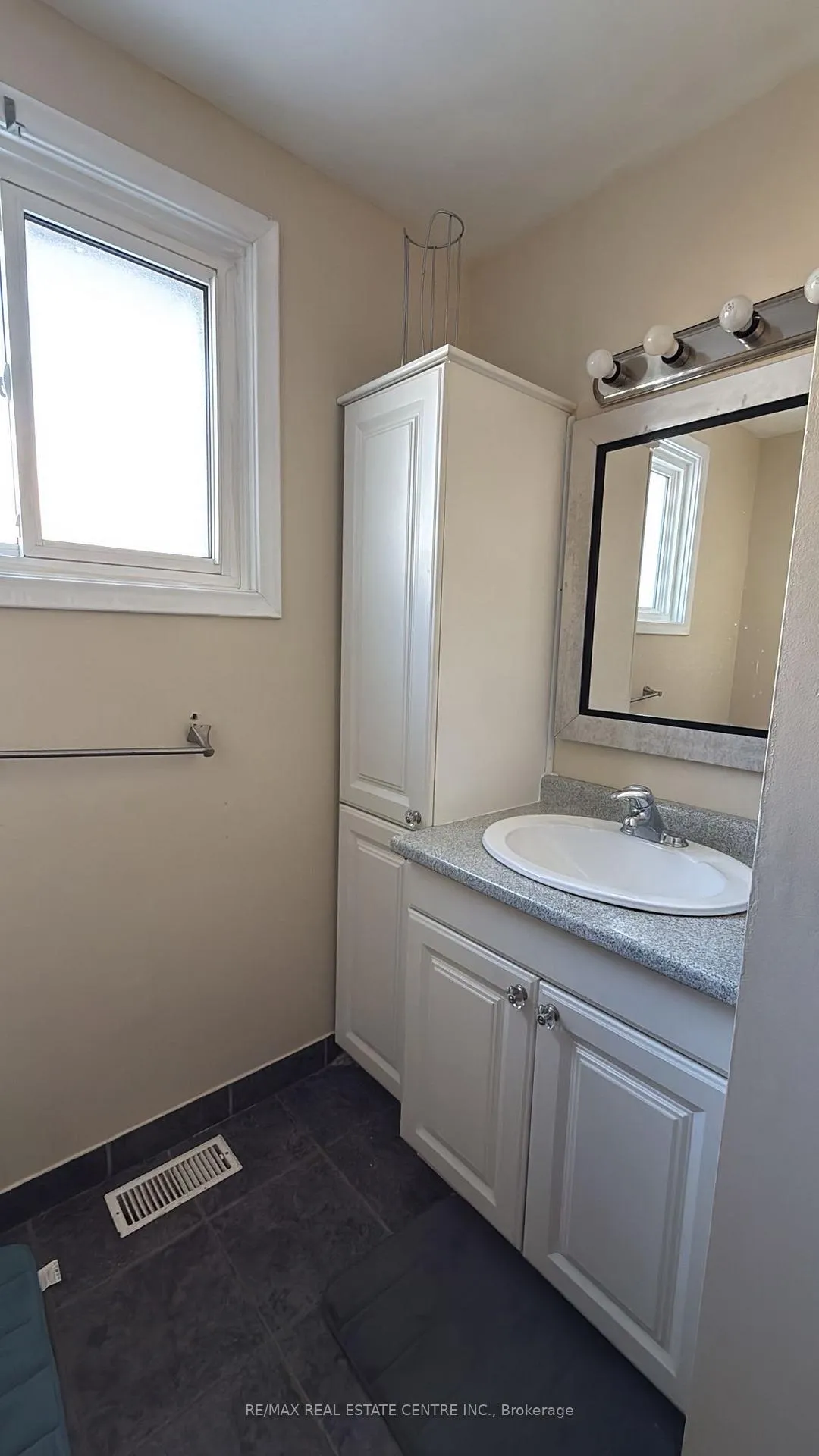 Photo 7 of 55 Yorkdale Drive, Hamilton, Stoney Creek Mountain — HOMEH