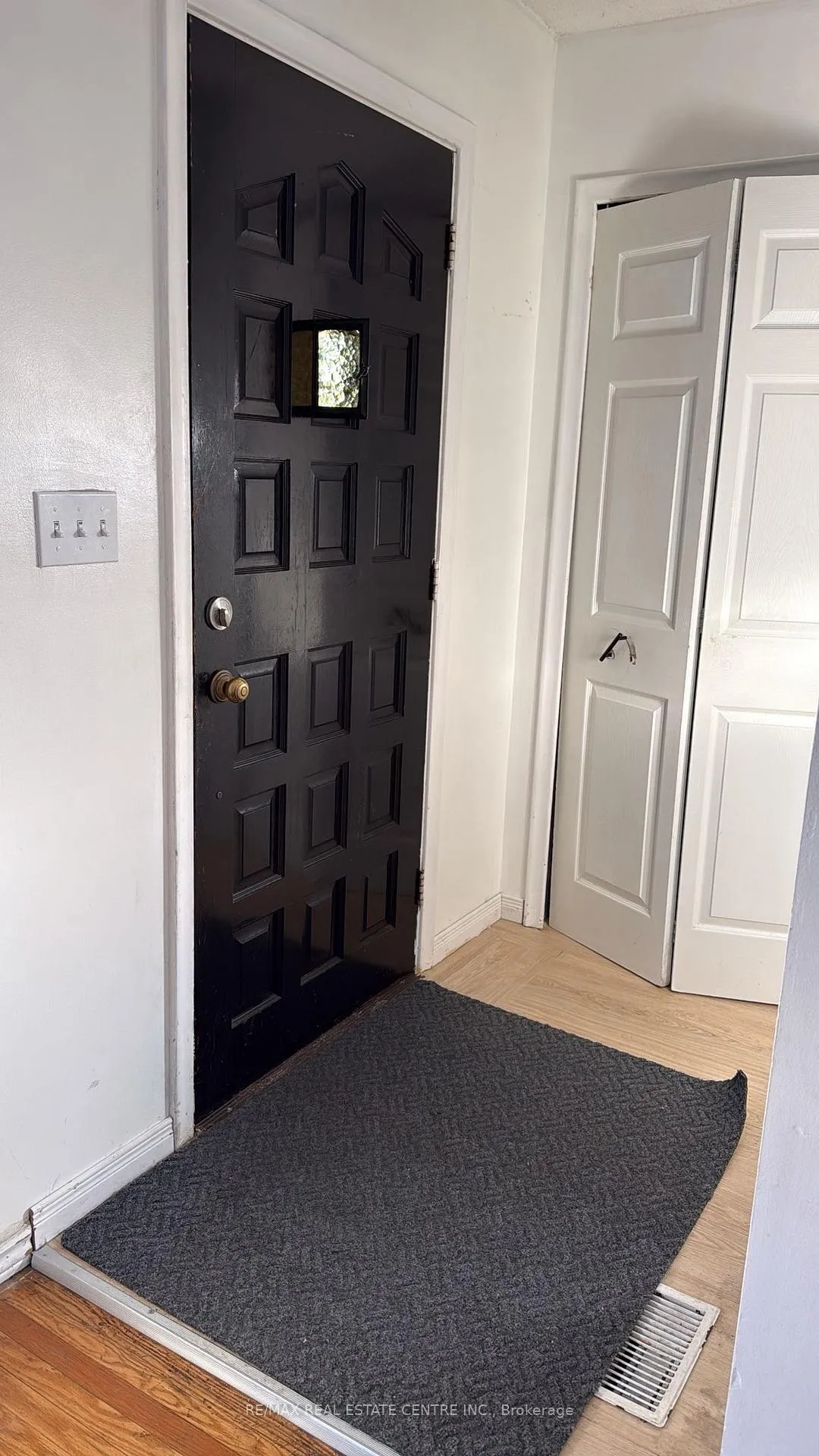 Photo 10 of 55 Yorkdale Drive, Hamilton, Stoney Creek Mountain — HOMEH