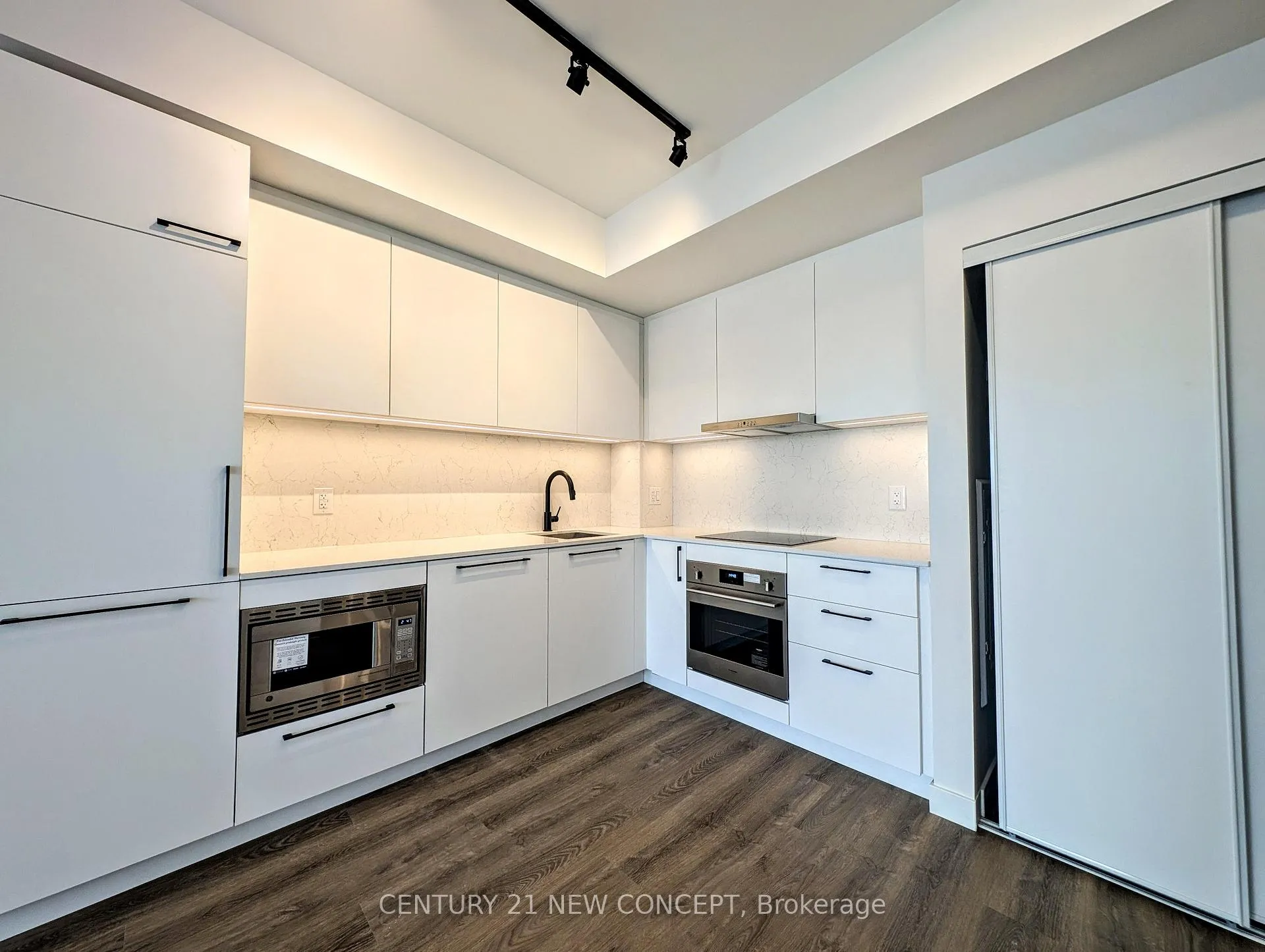 Photo 5 of Unit 1009, 1050 Eastern Avenue, Toronto, The Beaches — HOMEH