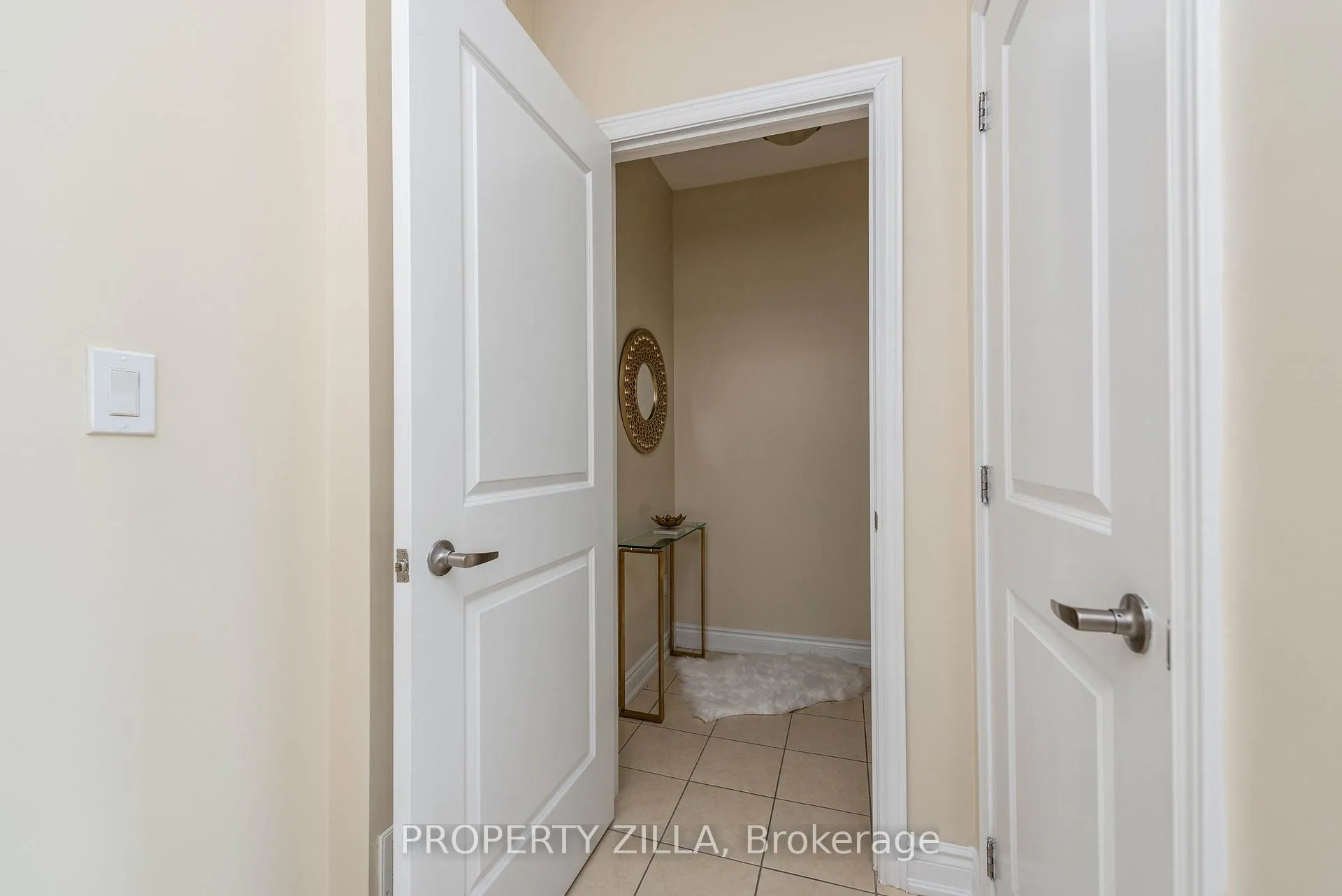 Photo 5 of Unit 2, 9621 Jane Street, Vaughan, Maple — HOMEH
