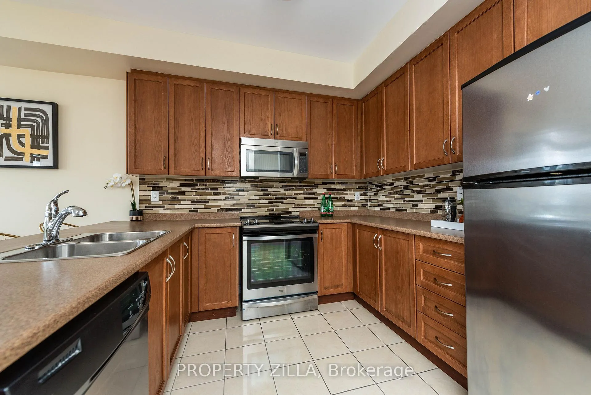 Photo 6 of Unit 2, 9621 Jane Street, Vaughan, Maple — HOMEH