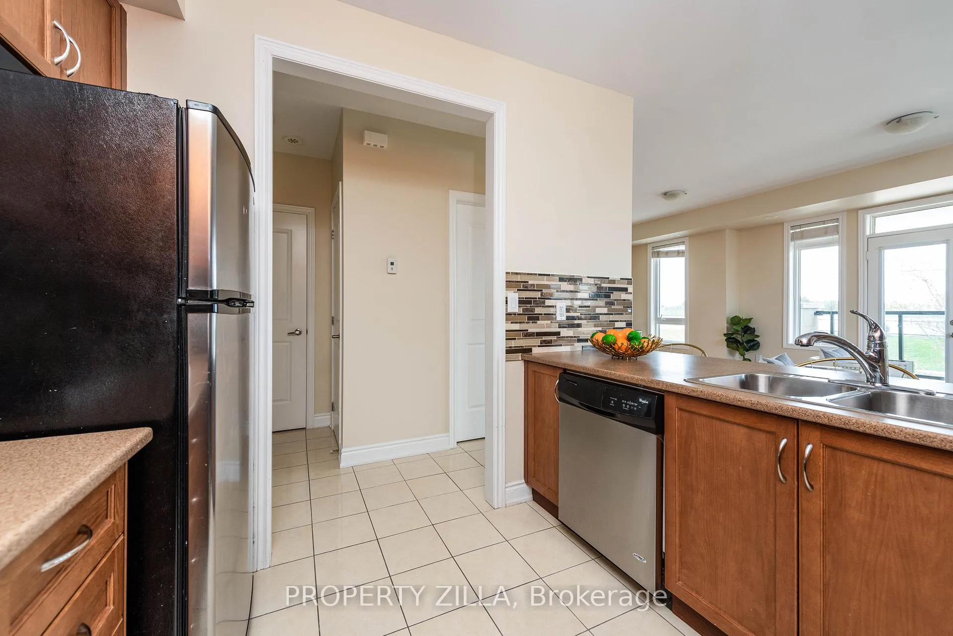 Photo 7 of Unit 2, 9621 Jane Street, Vaughan, Maple — HOMEH