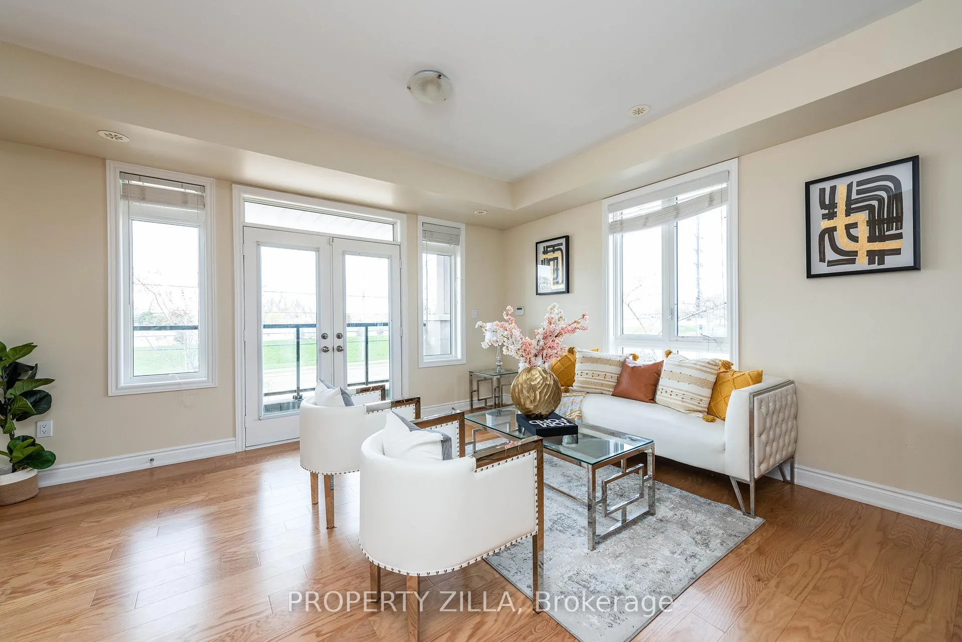 Photo 10 of Unit 2, 9621 Jane Street, Vaughan, Maple — HOMEH