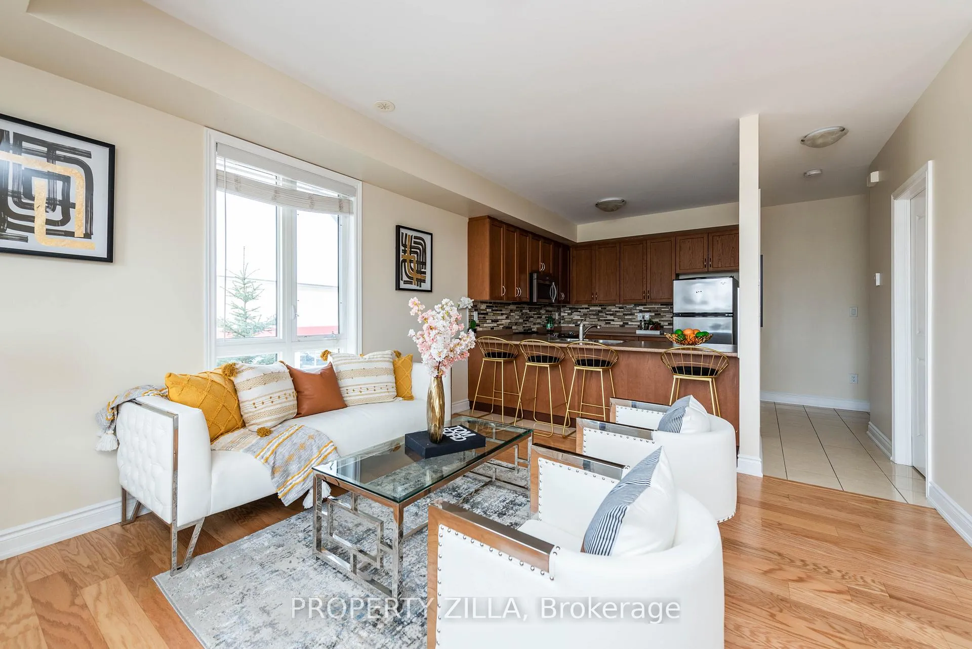 Photo 11 of Unit 2, 9621 Jane Street, Vaughan, Maple — HOMEH