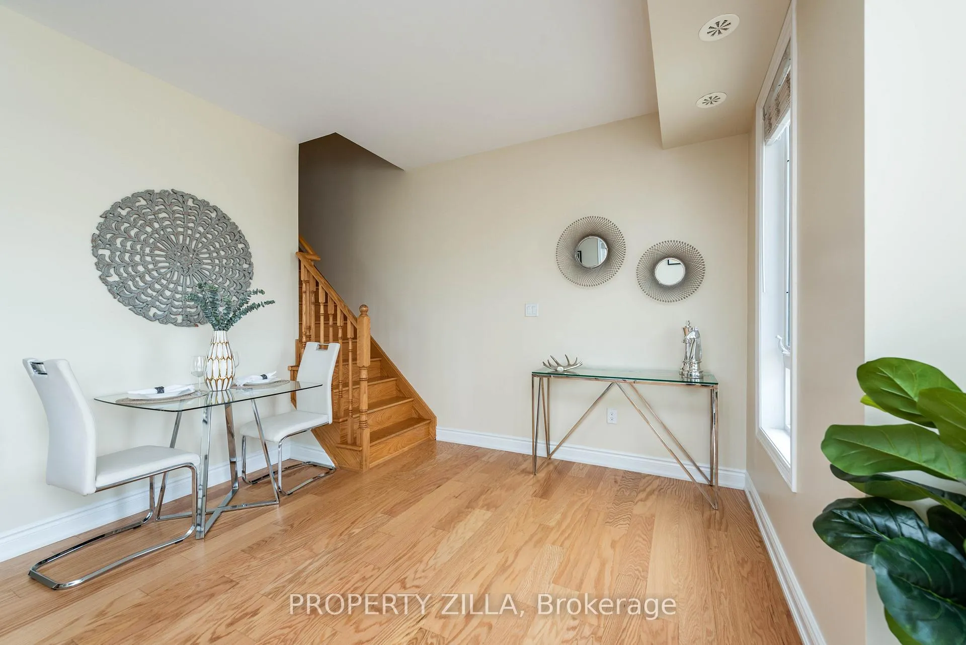 Photo 13 of Unit 2, 9621 Jane Street, Vaughan, Maple — HOMEH