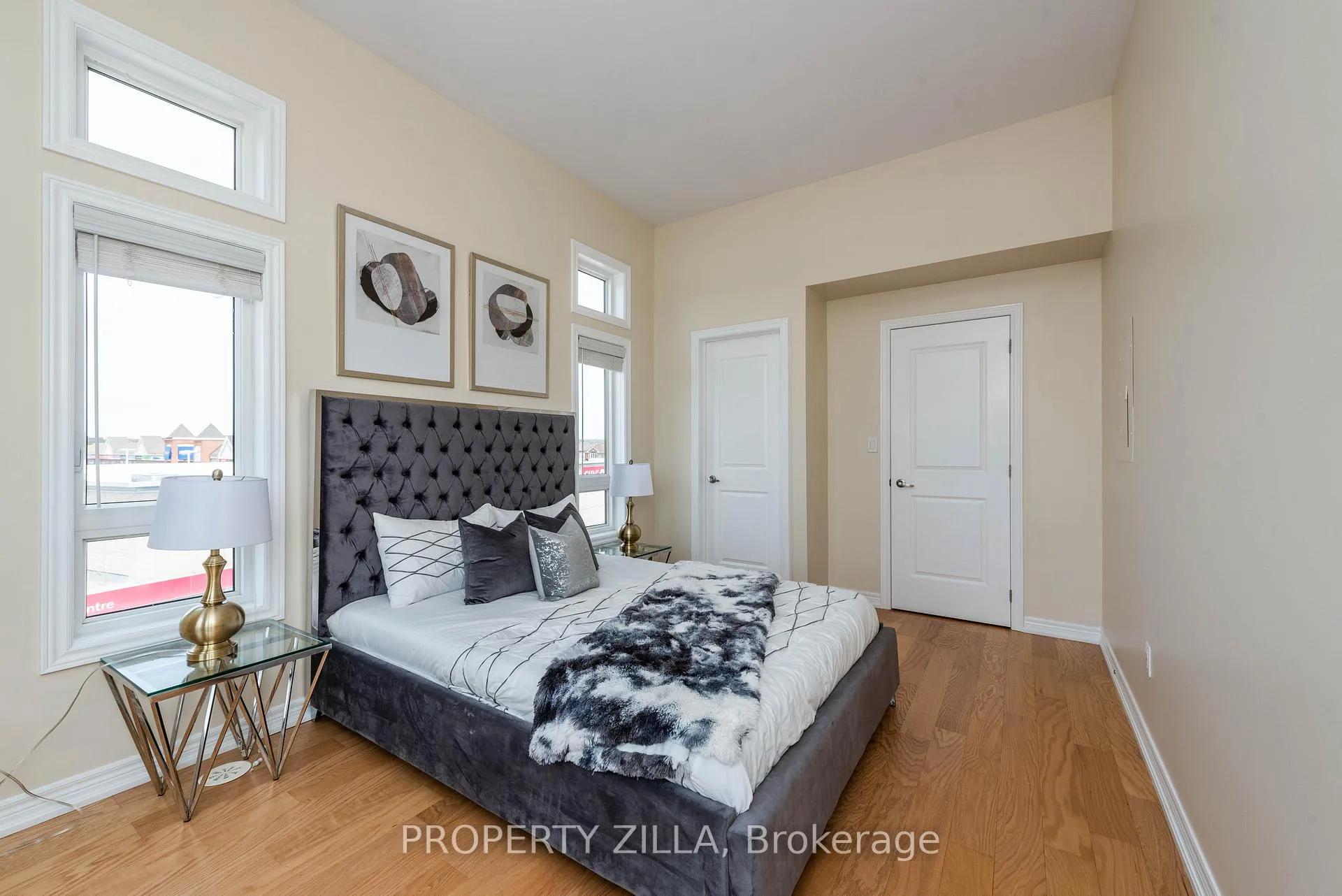Photo 24 of Unit 2, 9621 Jane Street, Vaughan, Maple — HOMEH
