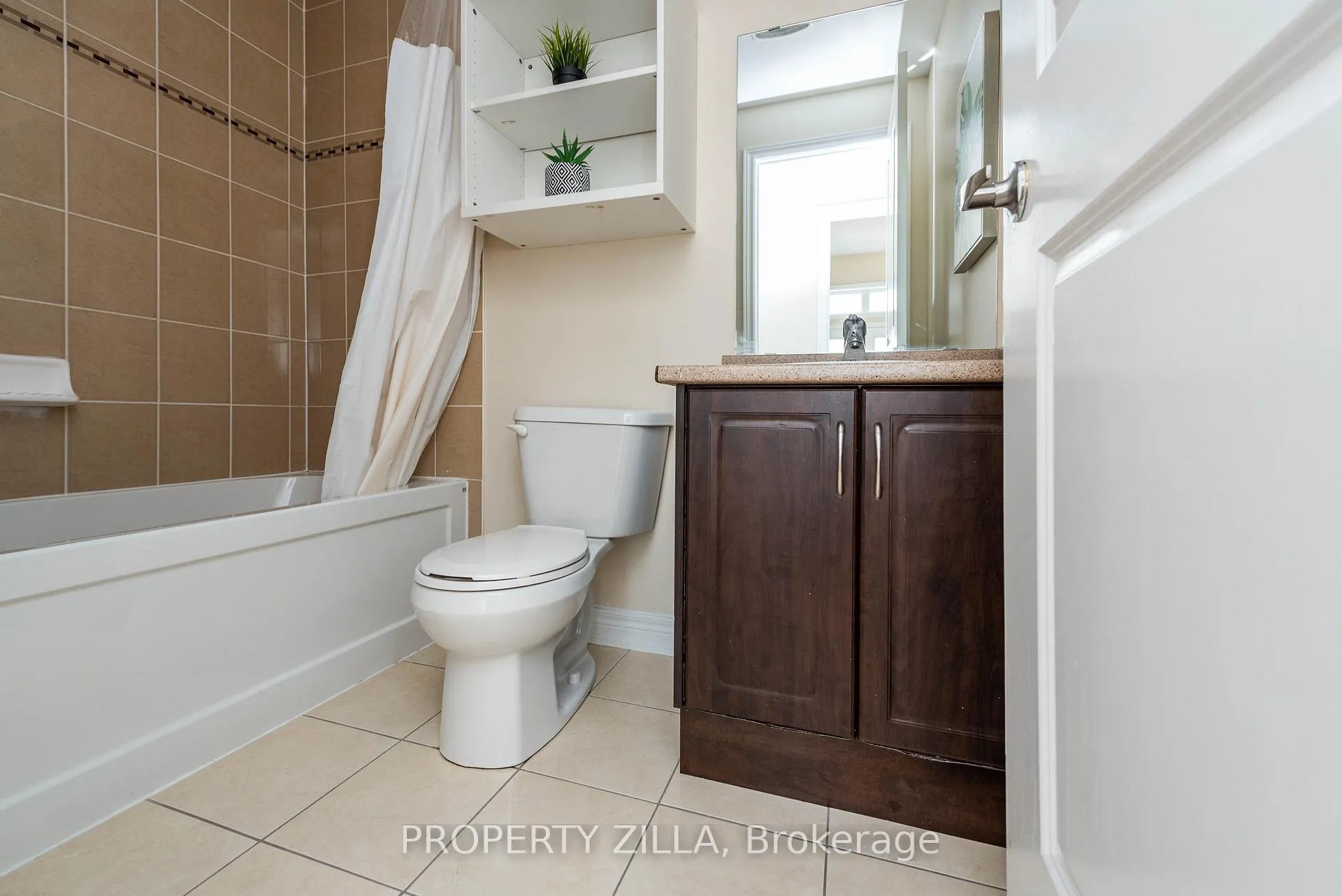 Photo 25 of Unit 2, 9621 Jane Street, Vaughan, Maple — HOMEH