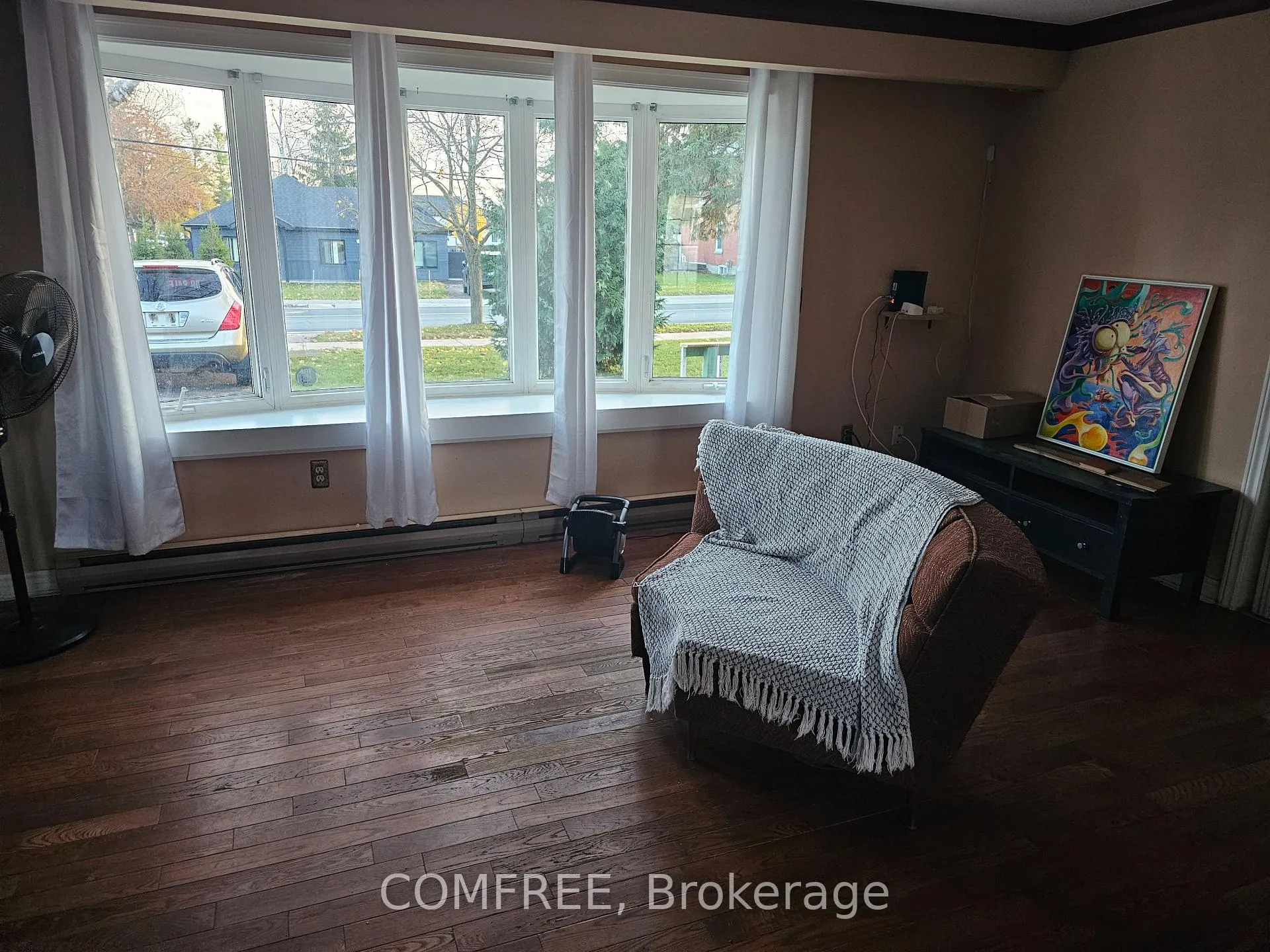 Photo 8 of 1978 Victoria Street, Innisfil, Stroud — HOMEH