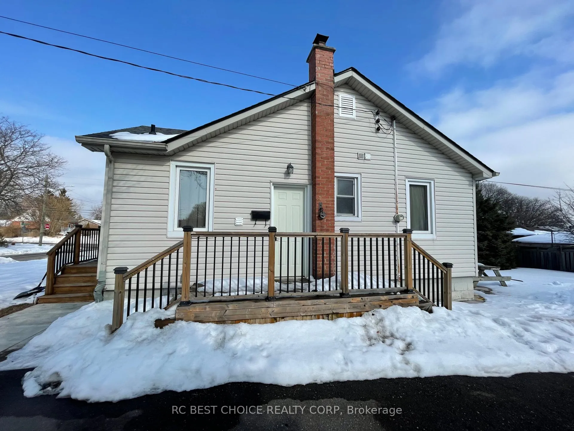 Photo 2 of Unit Lower (Basement), 345 Hawkridge Avenue, Hamilton, Yeoville — HOMEH