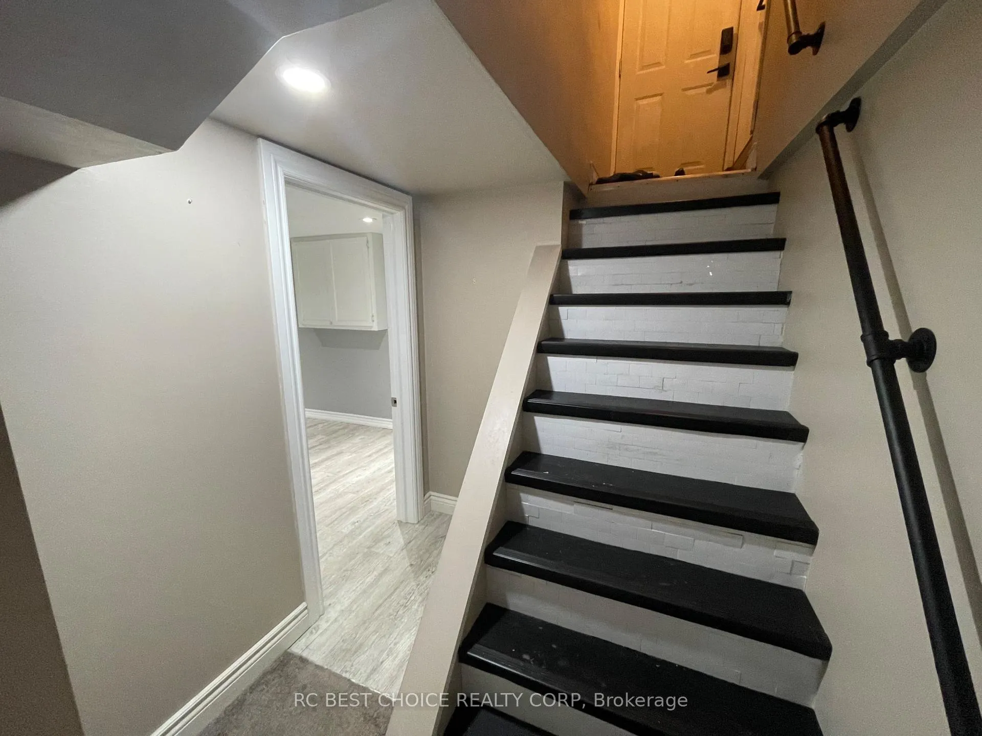 Photo 4 of Unit Lower (Basement), 345 Hawkridge Avenue, Hamilton, Yeoville — HOMEH