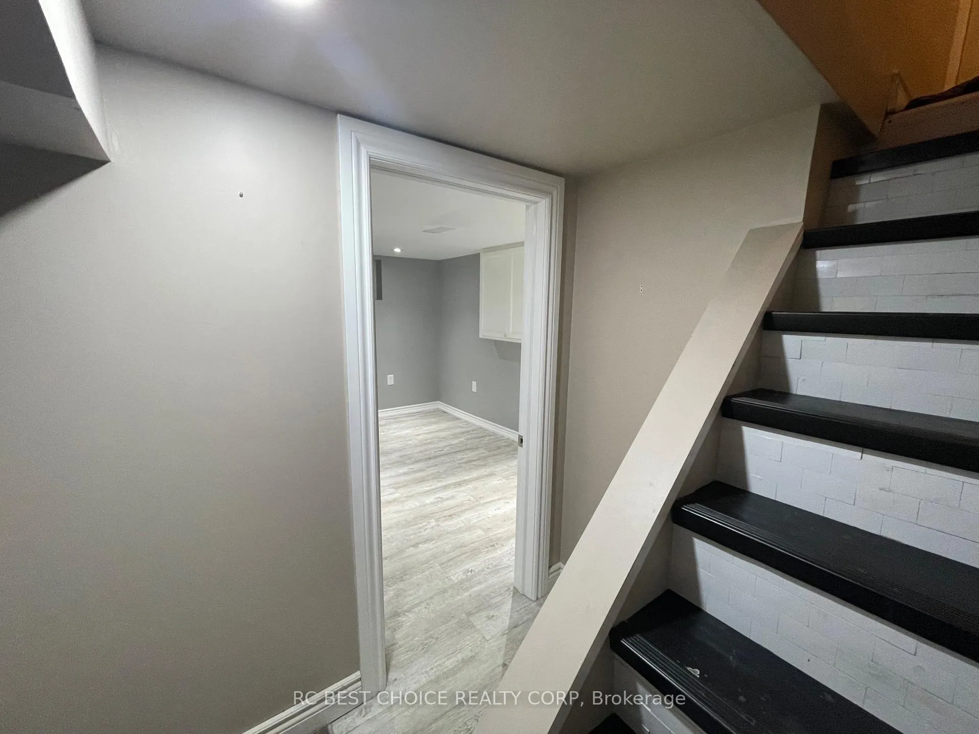 Photo 5 of Unit Lower (Basement), 345 Hawkridge Avenue, Hamilton, Yeoville — HOMEH