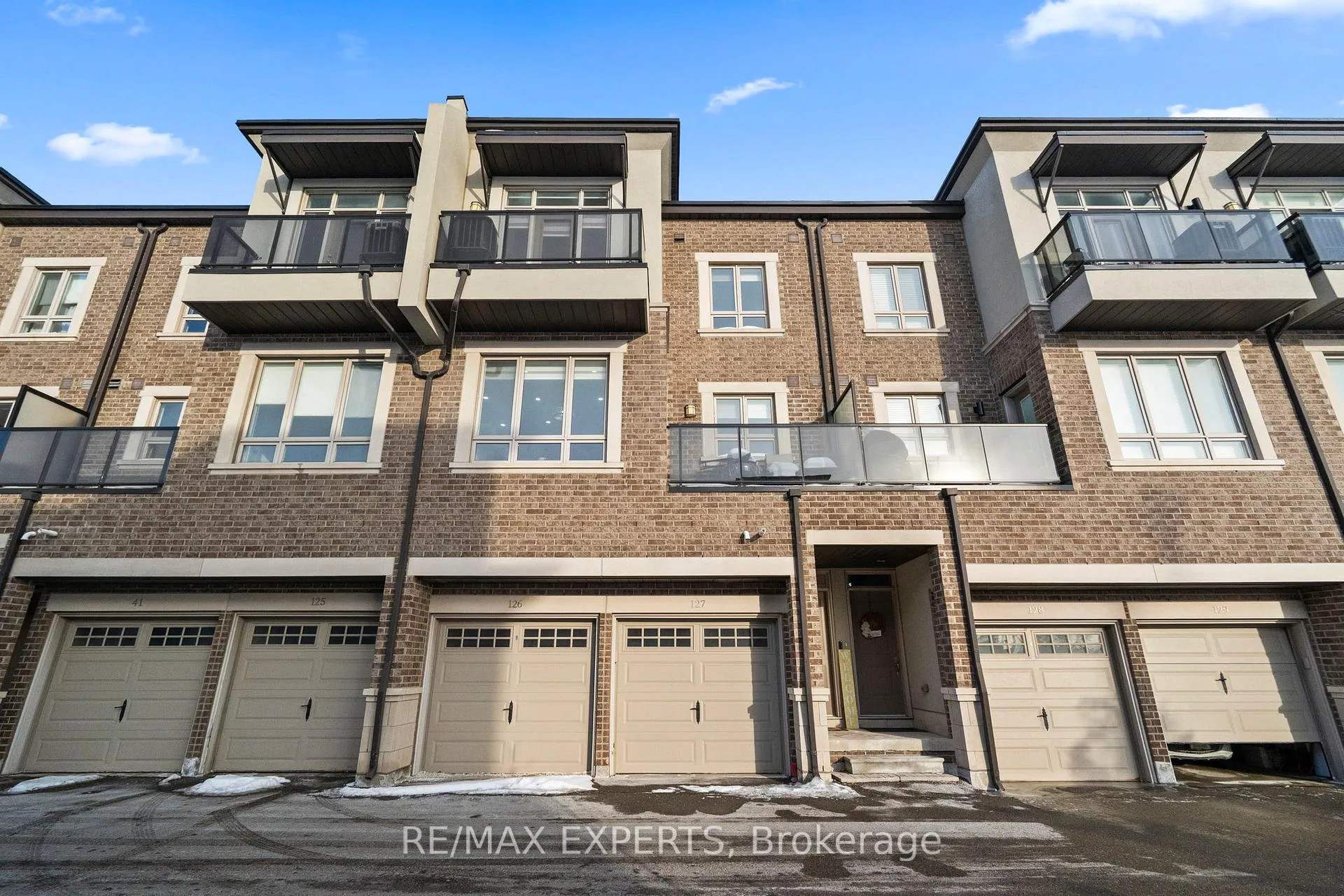 Front of 125 Kayla Crescent