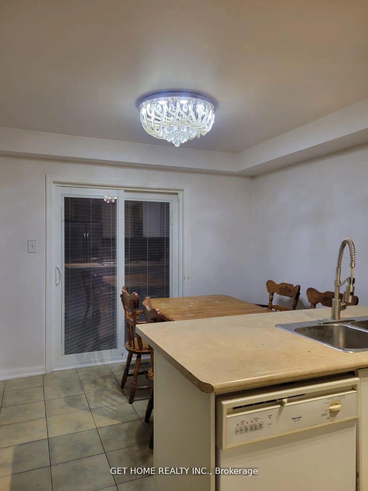 Photo 7 of 1548 Sarasota Crescent, Oshawa, Samac — HOMEH