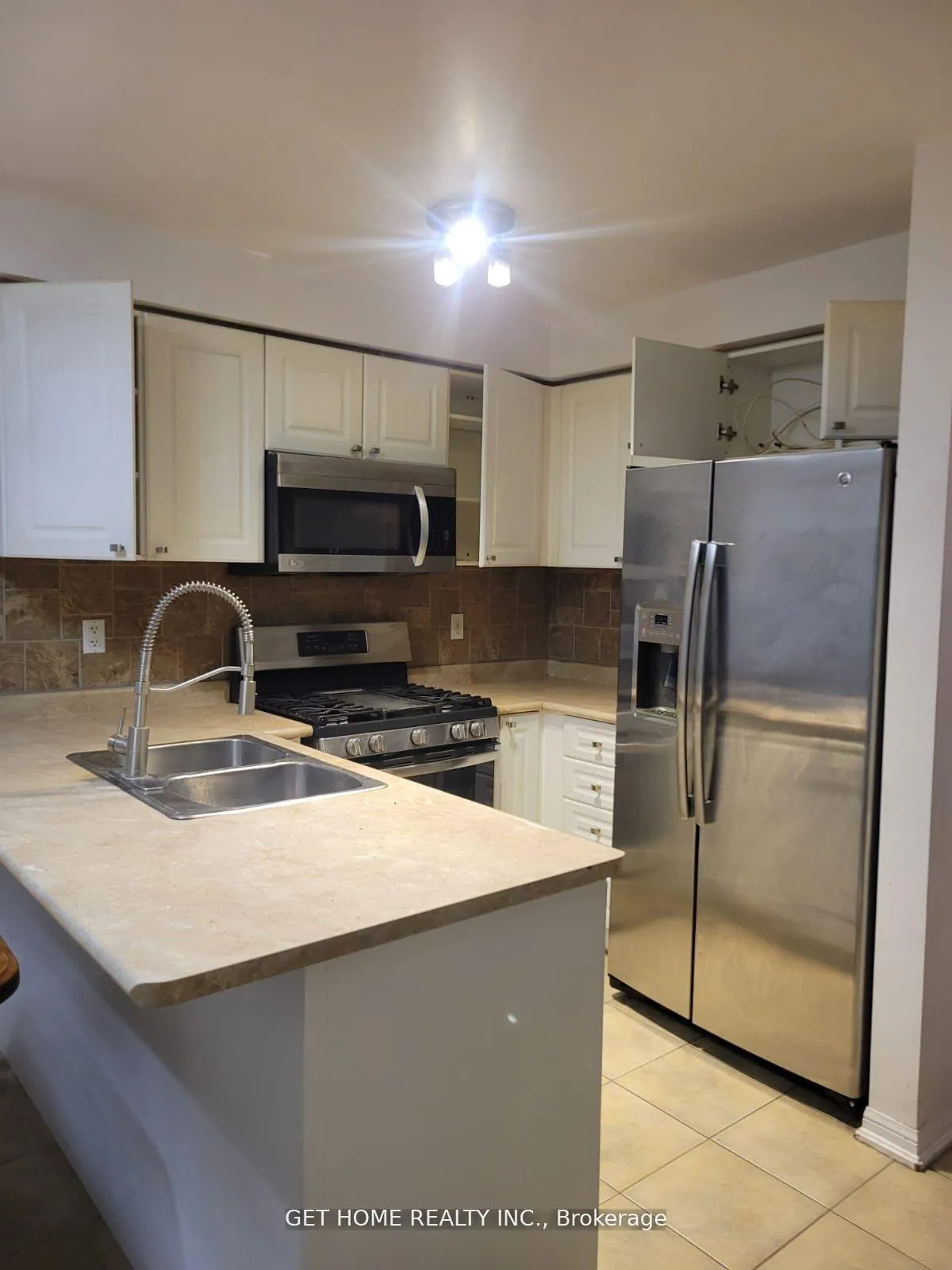 Photo 8 of 1548 Sarasota Crescent, Oshawa, Samac — HOMEH
