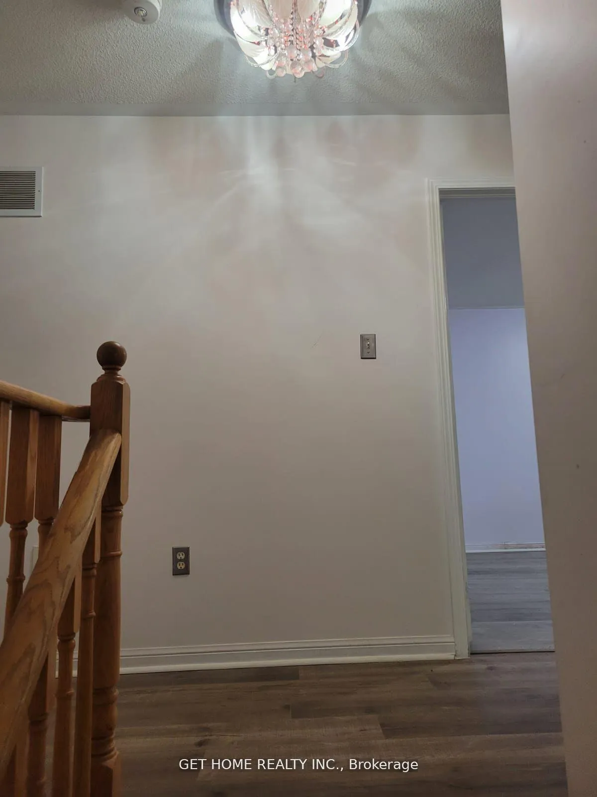 Photo 11 of 1548 Sarasota Crescent, Oshawa, Samac — HOMEH