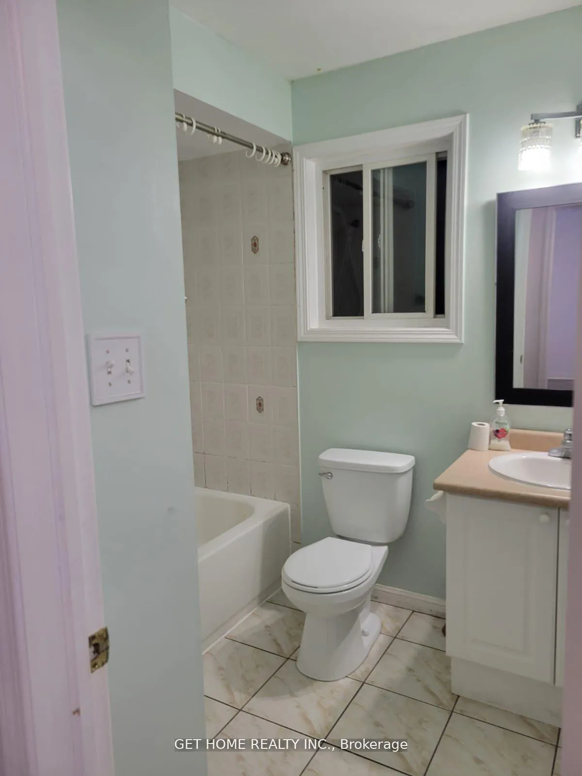 Photo 15 of 1548 Sarasota Crescent, Oshawa, Samac — HOMEH