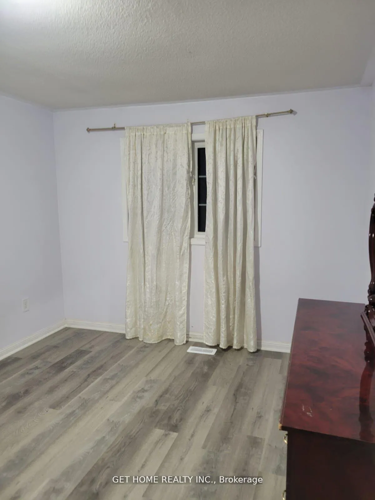 Photo 18 of 1548 Sarasota Crescent, Oshawa, Samac — HOMEH