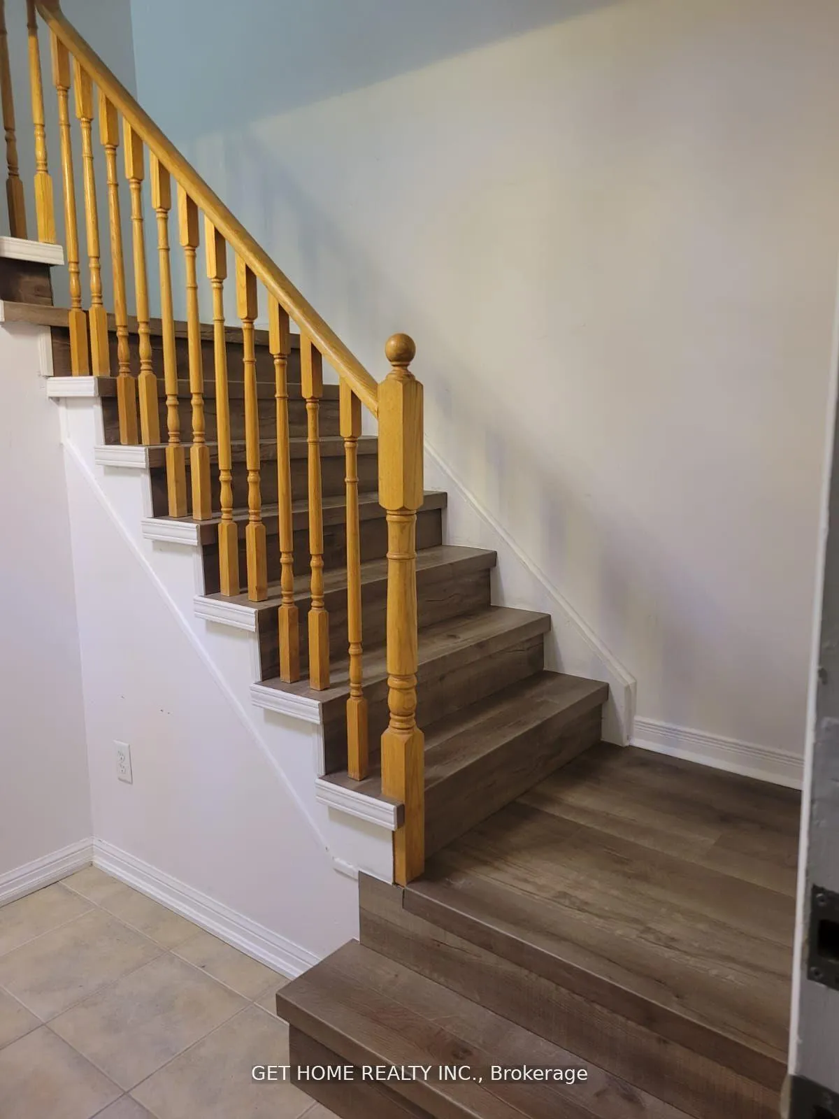 Photo 32 of 1548 Sarasota Crescent, Oshawa, Samac — HOMEH