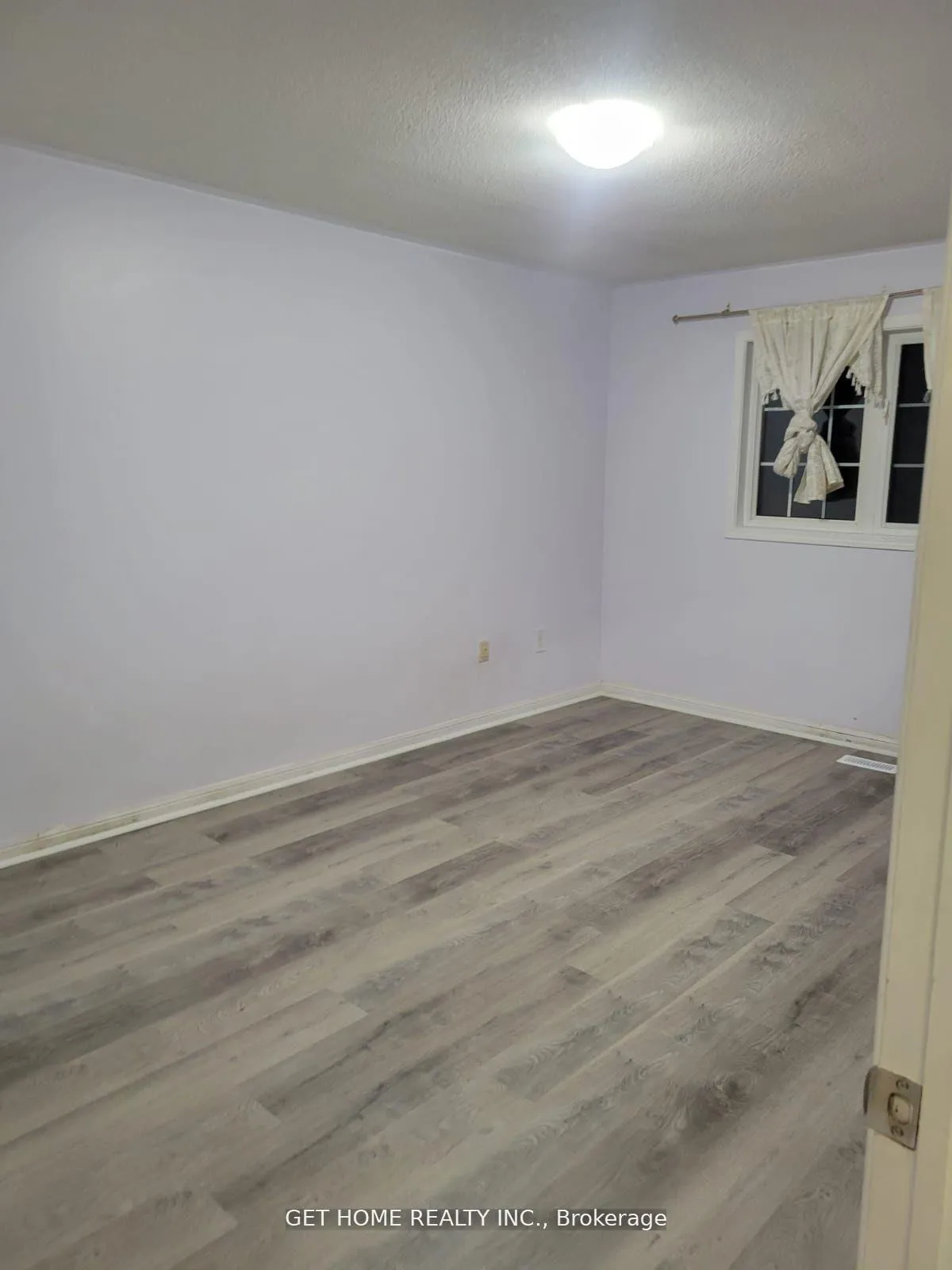 Photo 35 of 1548 Sarasota Crescent, Oshawa, Samac — HOMEH