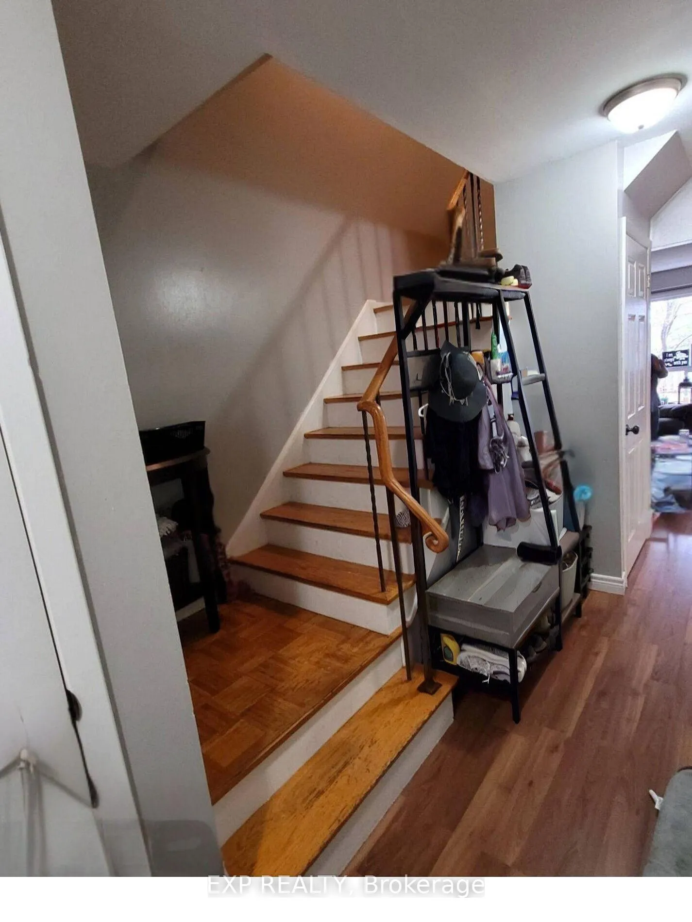 Photo 3 of Unit 9, 2 Bernick Drive, Barrie, Grove East — HOMEH
