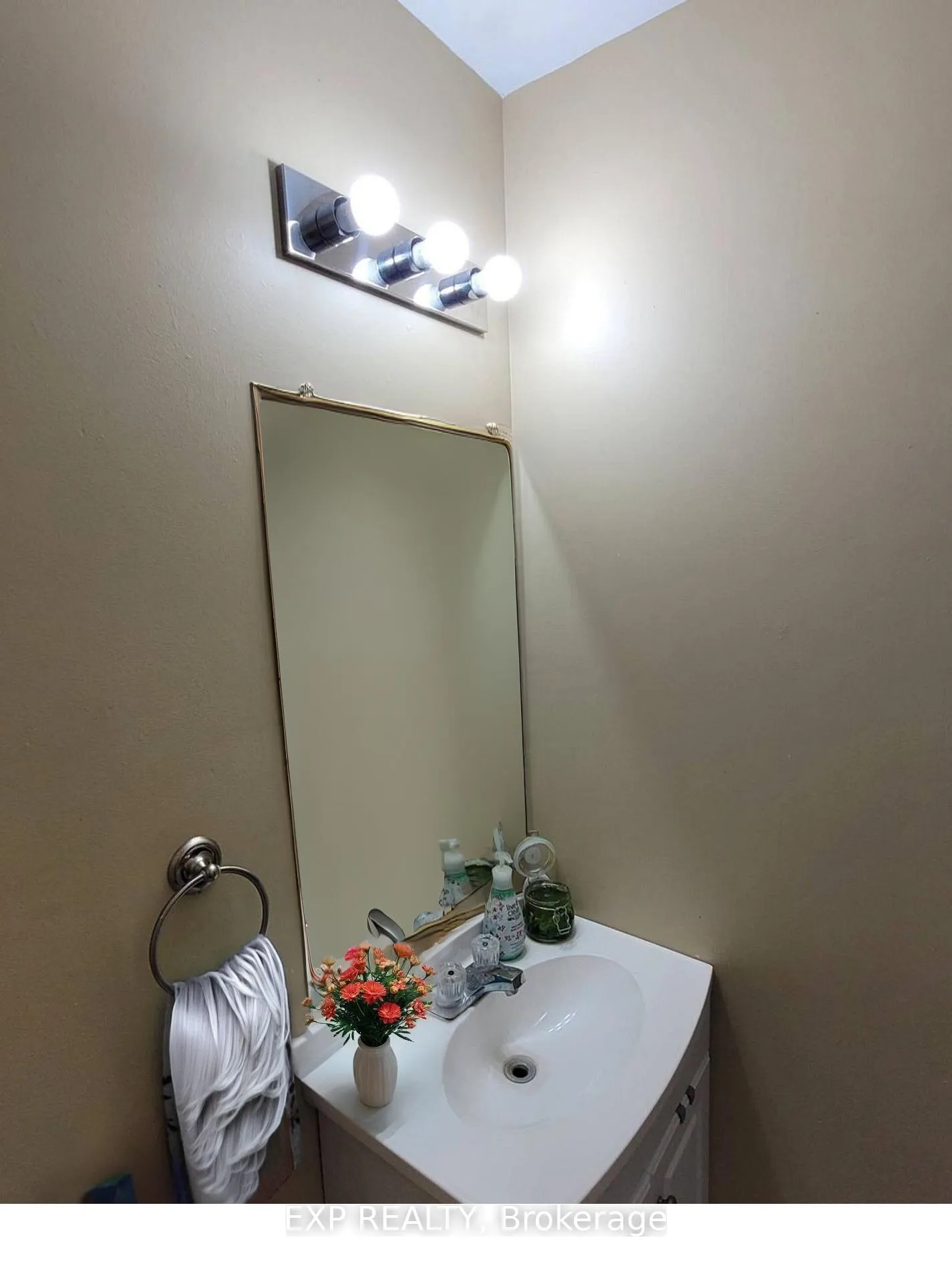 Photo 8 of Unit 9, 2 Bernick Drive, Barrie, Grove East — HOMEH