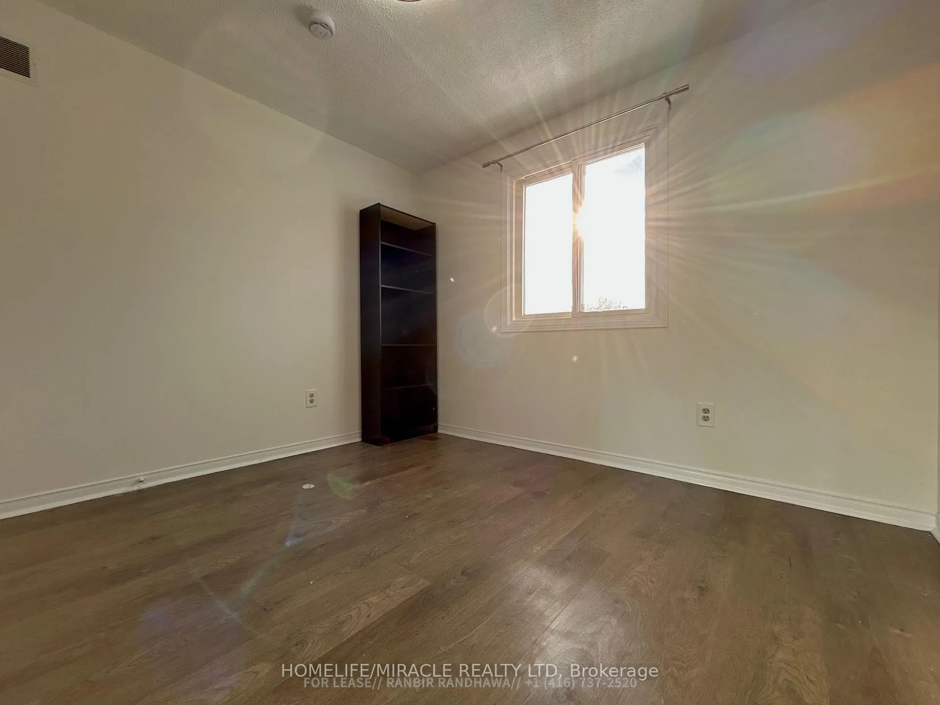 Photo 17 of 129 Irenemount Crescent, Markham, Middlefield — HOMEH