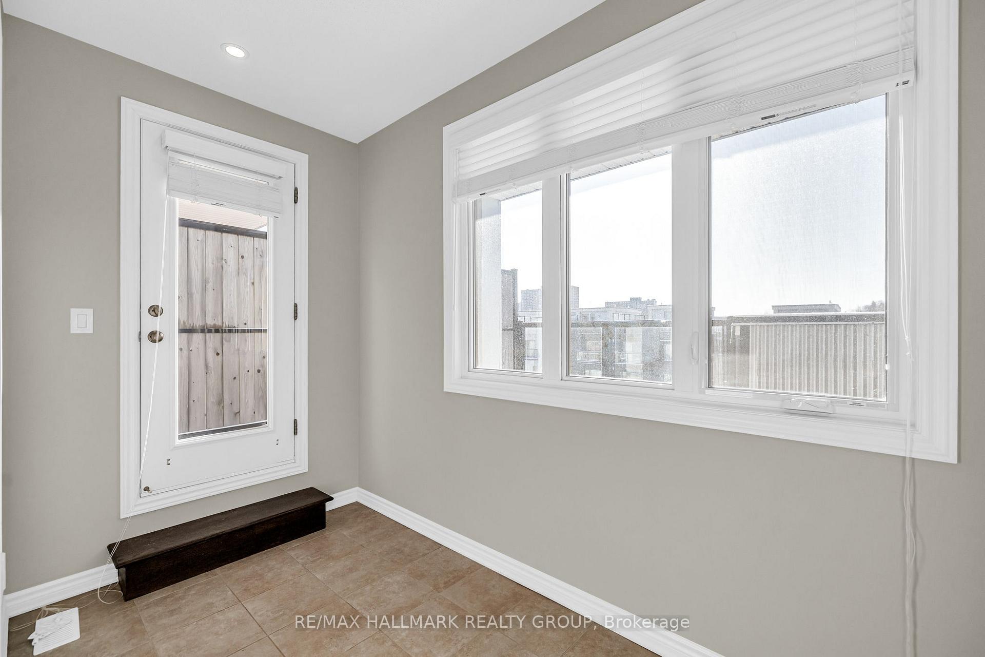 Photo 5 of 805 Mikinak Road, Ottawa, CFB Rockcliffe and Area — HOMEH