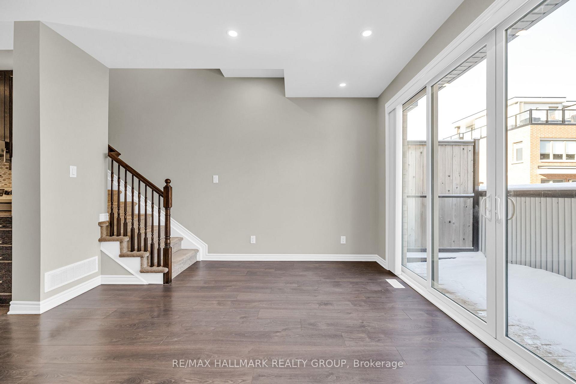 Photo 8 of 805 Mikinak Road, Ottawa, CFB Rockcliffe and Area — HOMEH
