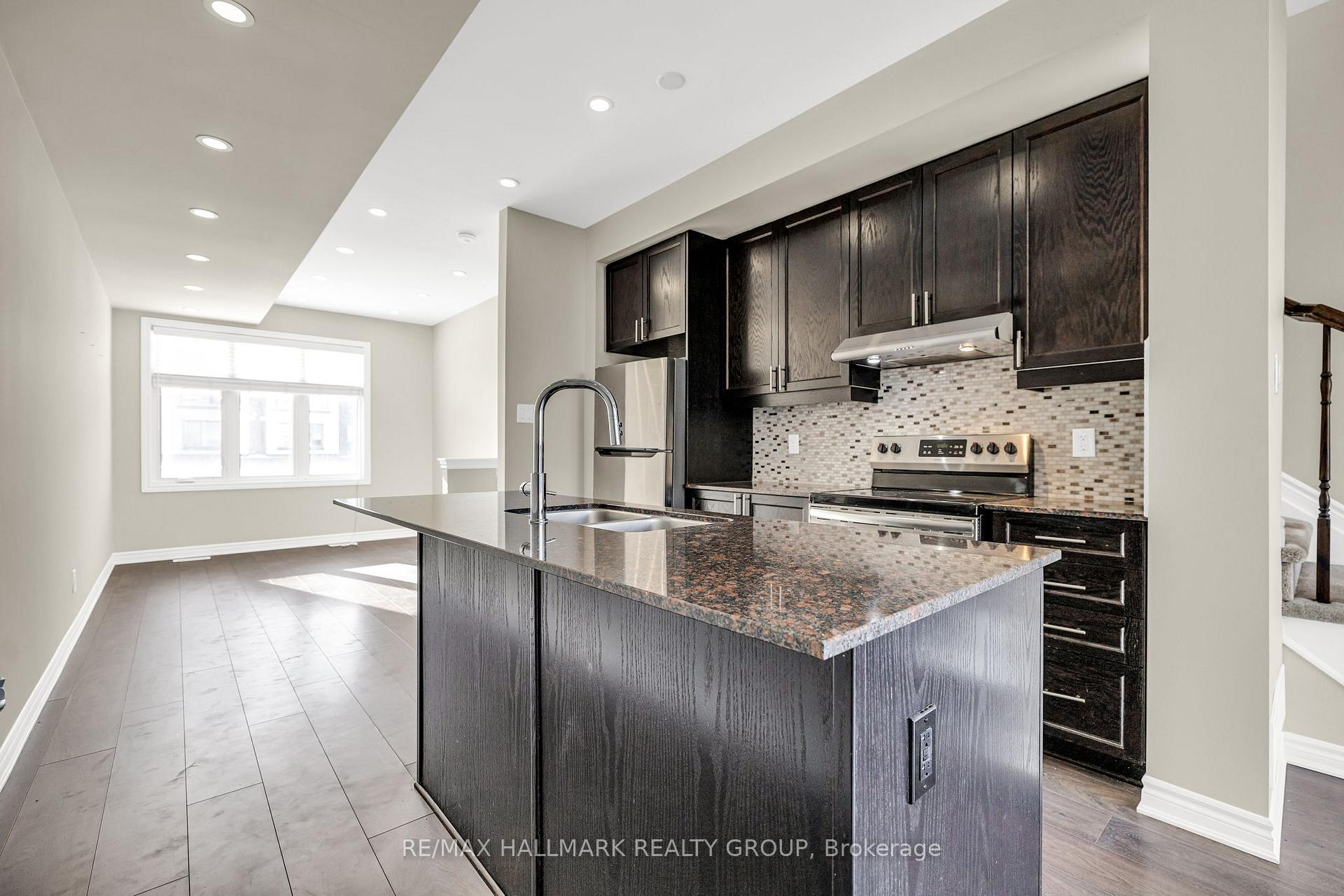 Photo 19 of 805 Mikinak Road, Ottawa, CFB Rockcliffe and Area — HOMEH