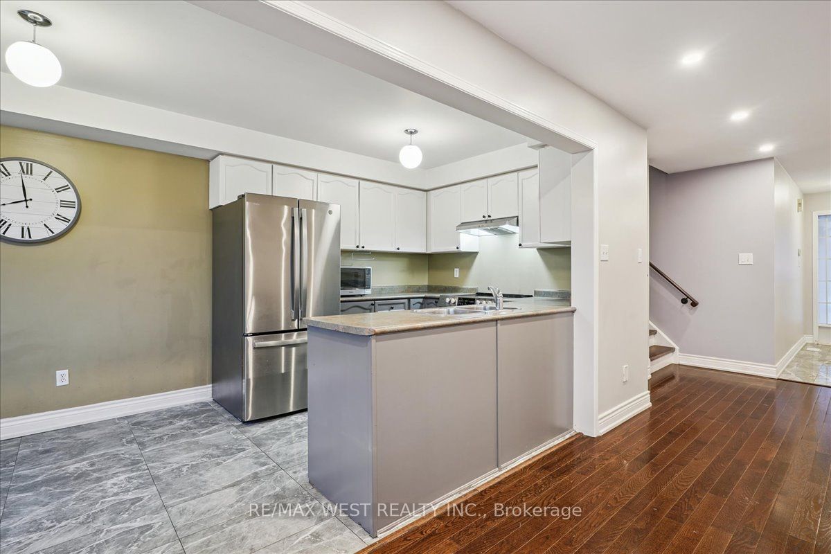 Photo 3 of 100 Candlebrook Drive, Whitby, Pringle Creek — HOMEH
