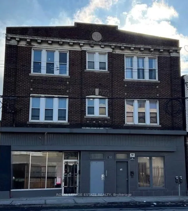 Photo 2 of Unit 1, 1052 Barton Street E, Hamilton, Crown Point — HOMEH
