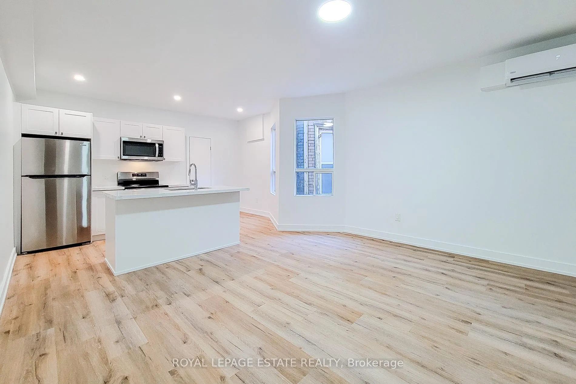 Photo 4 of Unit 1, 1052 Barton Street E, Hamilton, Crown Point — HOMEH