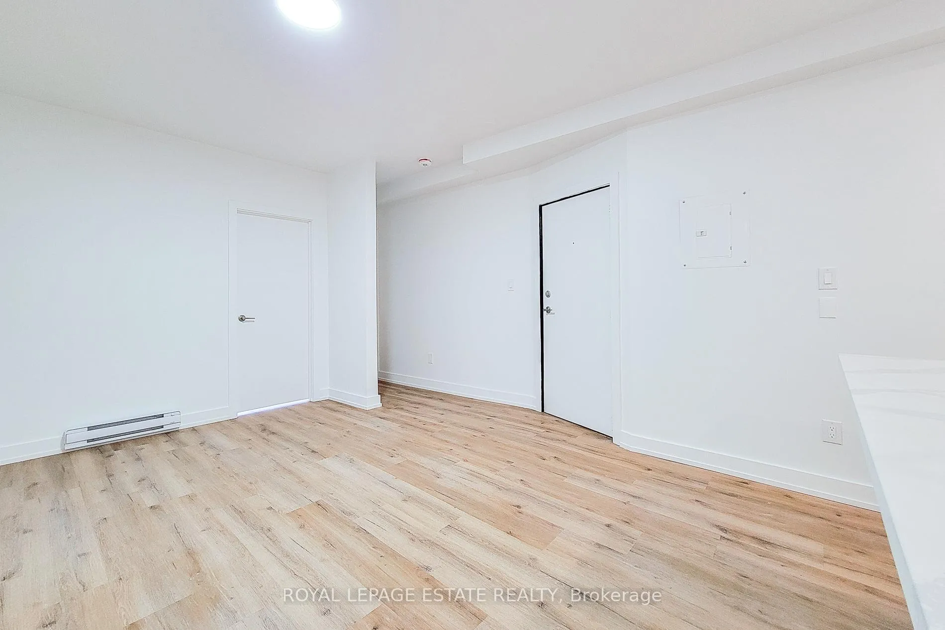 Photo 5 of Unit 1, 1052 Barton Street E, Hamilton, Crown Point — HOMEH