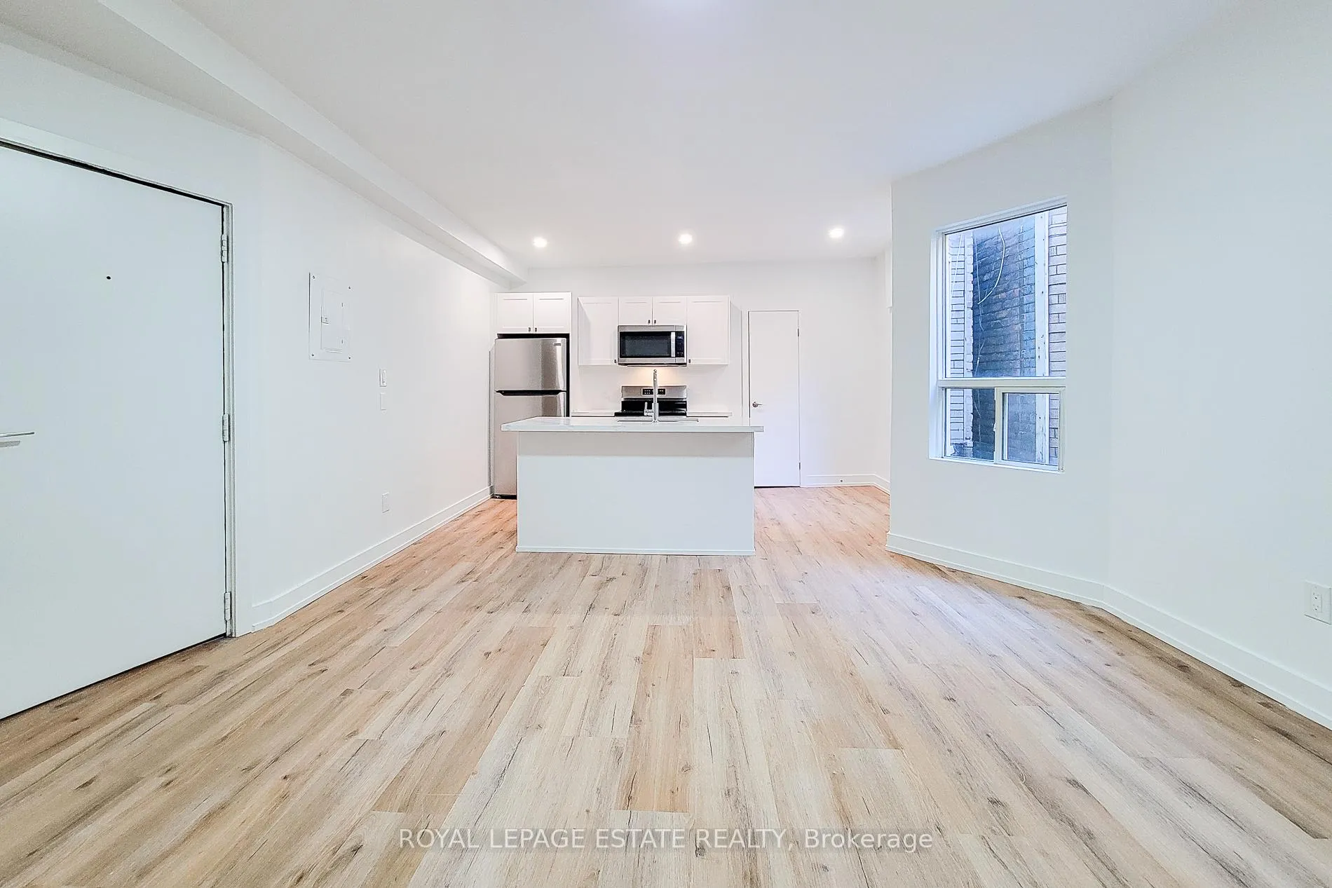 Photo 6 of Unit 1, 1052 Barton Street E, Hamilton, Crown Point — HOMEH
