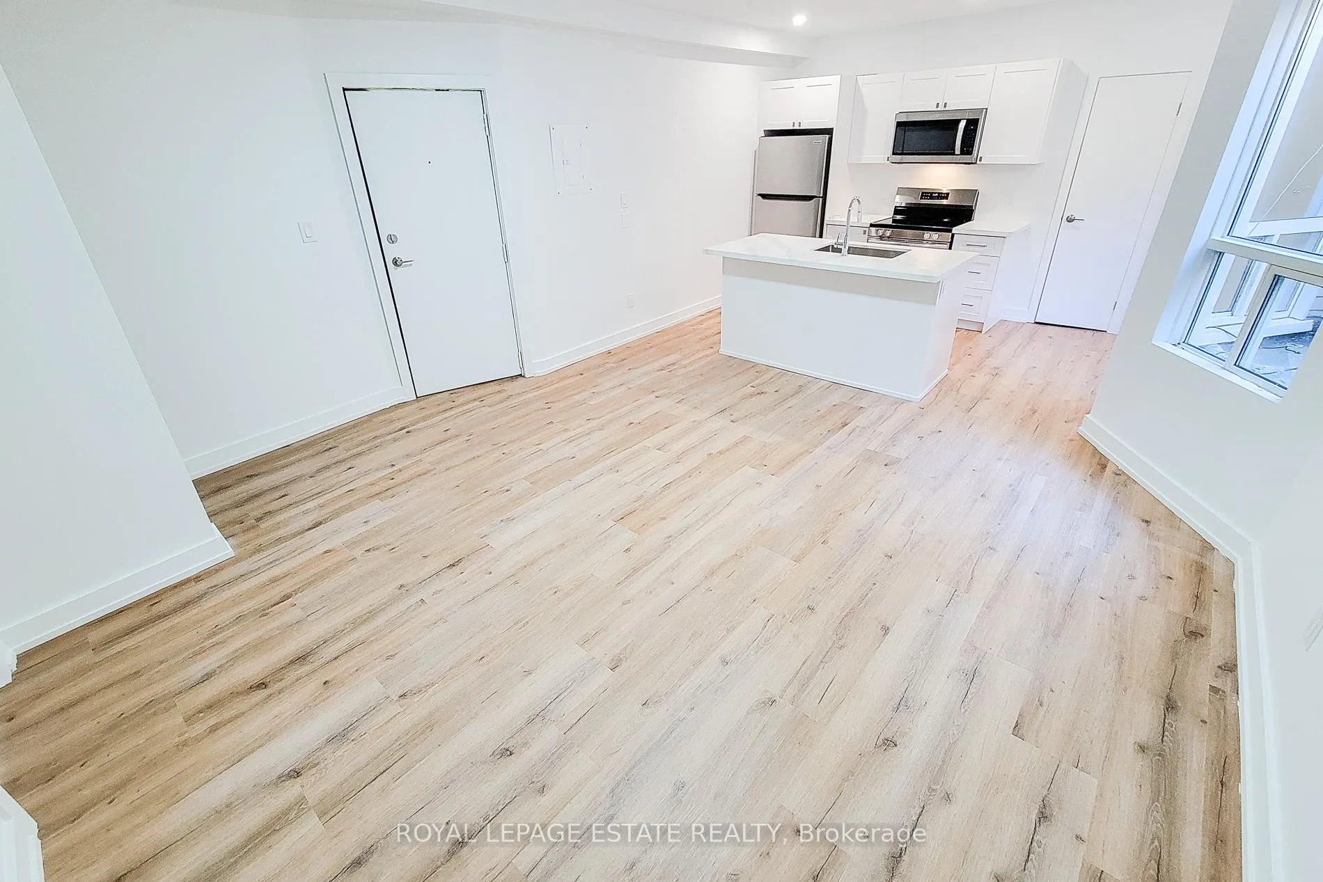 Photo 7 of Unit 1, 1052 Barton Street E, Hamilton, Crown Point — HOMEH