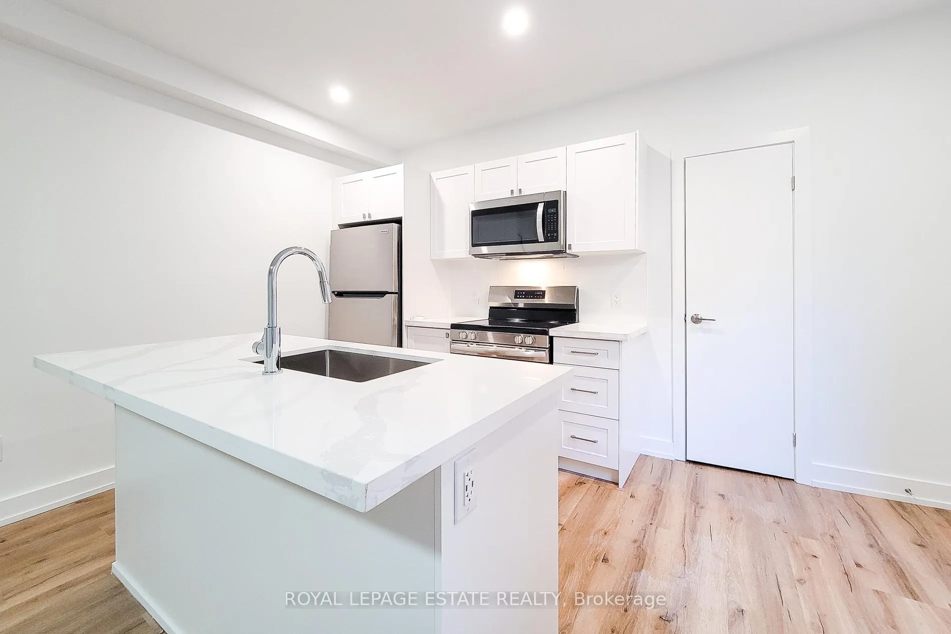 Photo 11 of Unit 1, 1052 Barton Street E, Hamilton, Crown Point — HOMEH