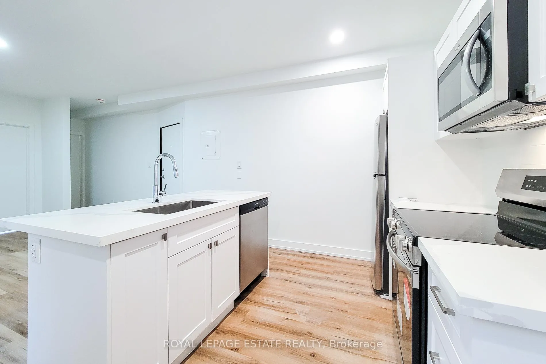 Photo 12 of Unit 1, 1052 Barton Street E, Hamilton, Crown Point — HOMEH