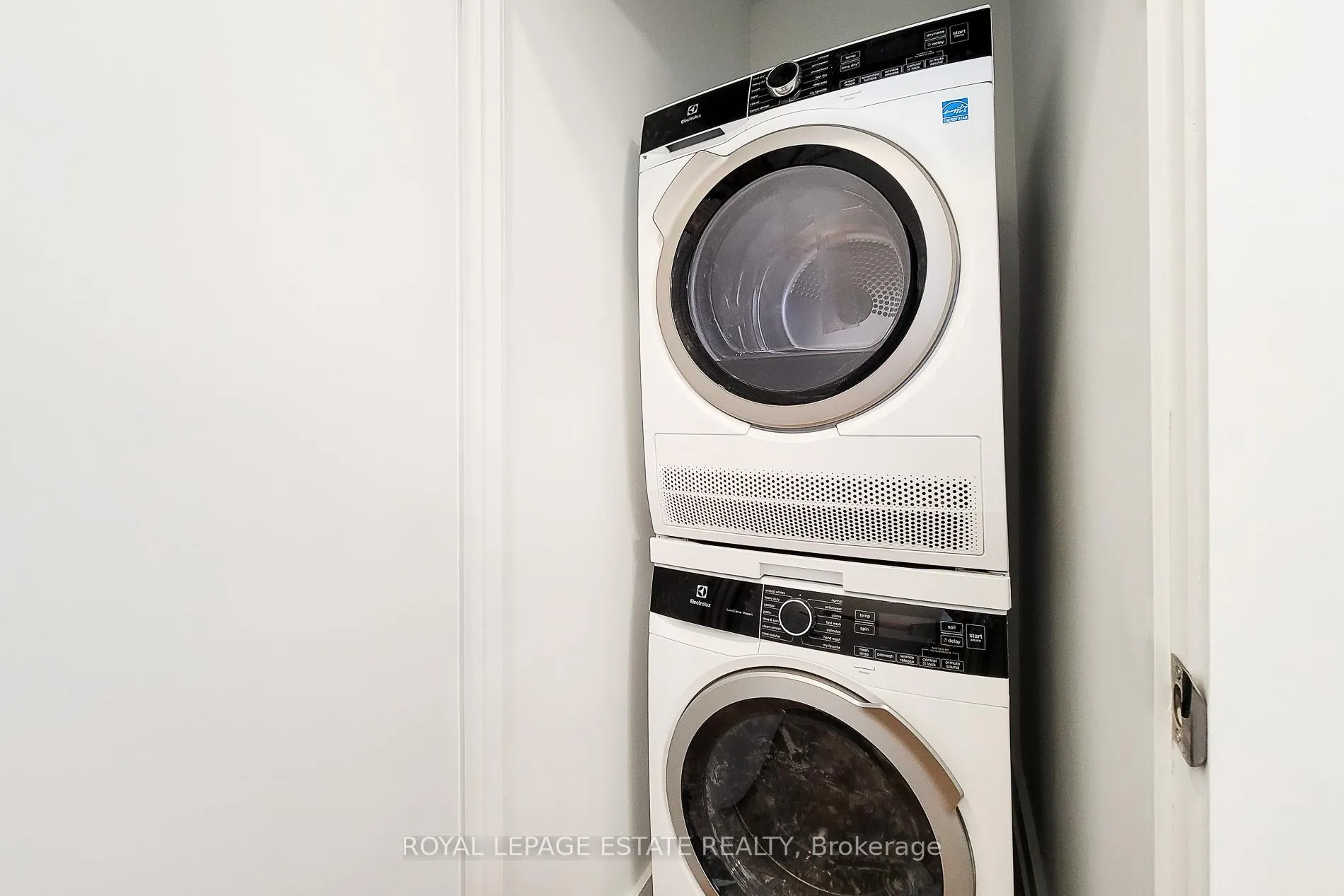 Photo 24 of Unit 1, 1052 Barton Street E, Hamilton, Crown Point — HOMEH