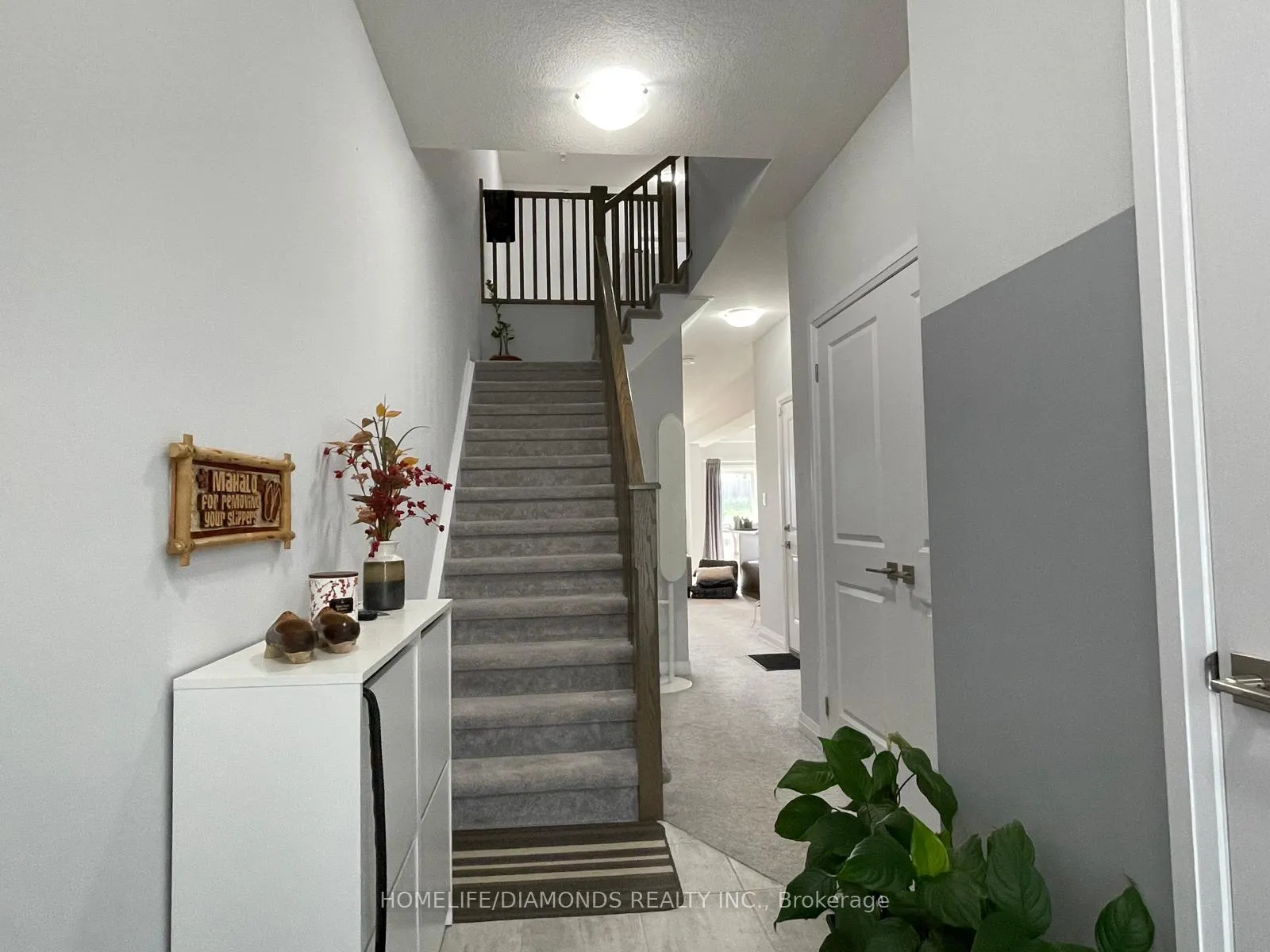 Photo 3 of 4841 Pettit Avenue, Niagara Falls, Morrison — HOMEH