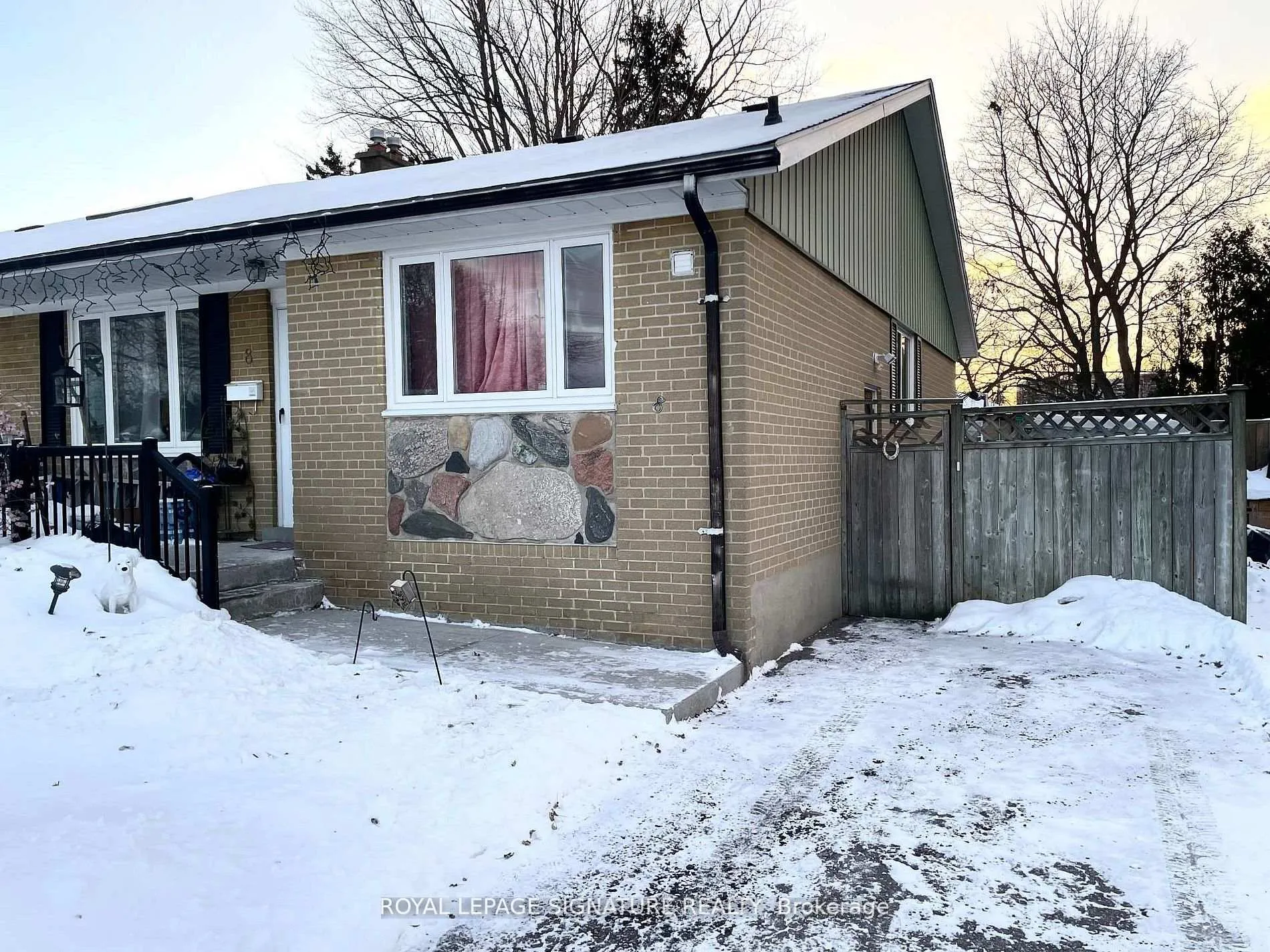 Photo 1 of 8 Thorncroft Crescent, Ajax, South East — HOMEH