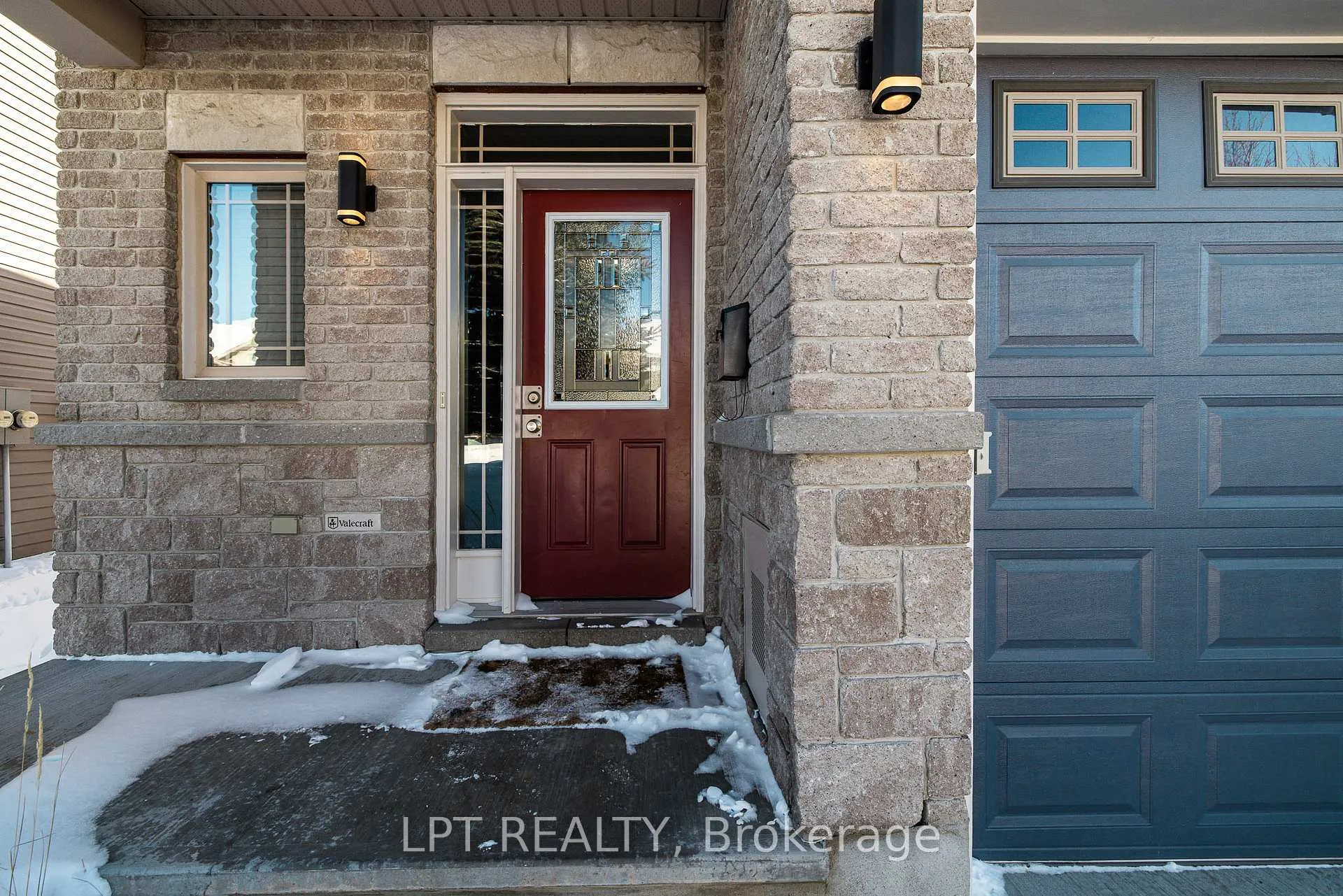 Photo 2 of 521 Pepperville Crescent, Ottawa, Kanata - Emerald Meadows/Trailwest — HOMEH