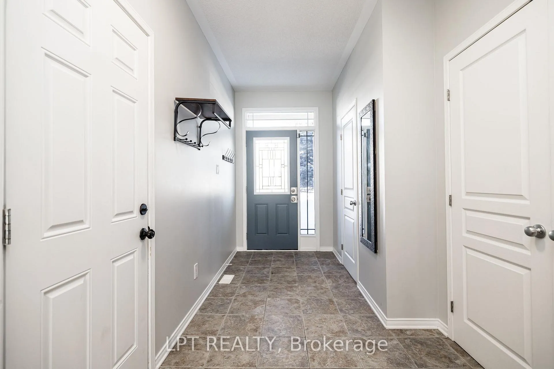 Photo 3 of 521 Pepperville Crescent, Ottawa, Kanata - Emerald Meadows/Trailwest — HOMEH