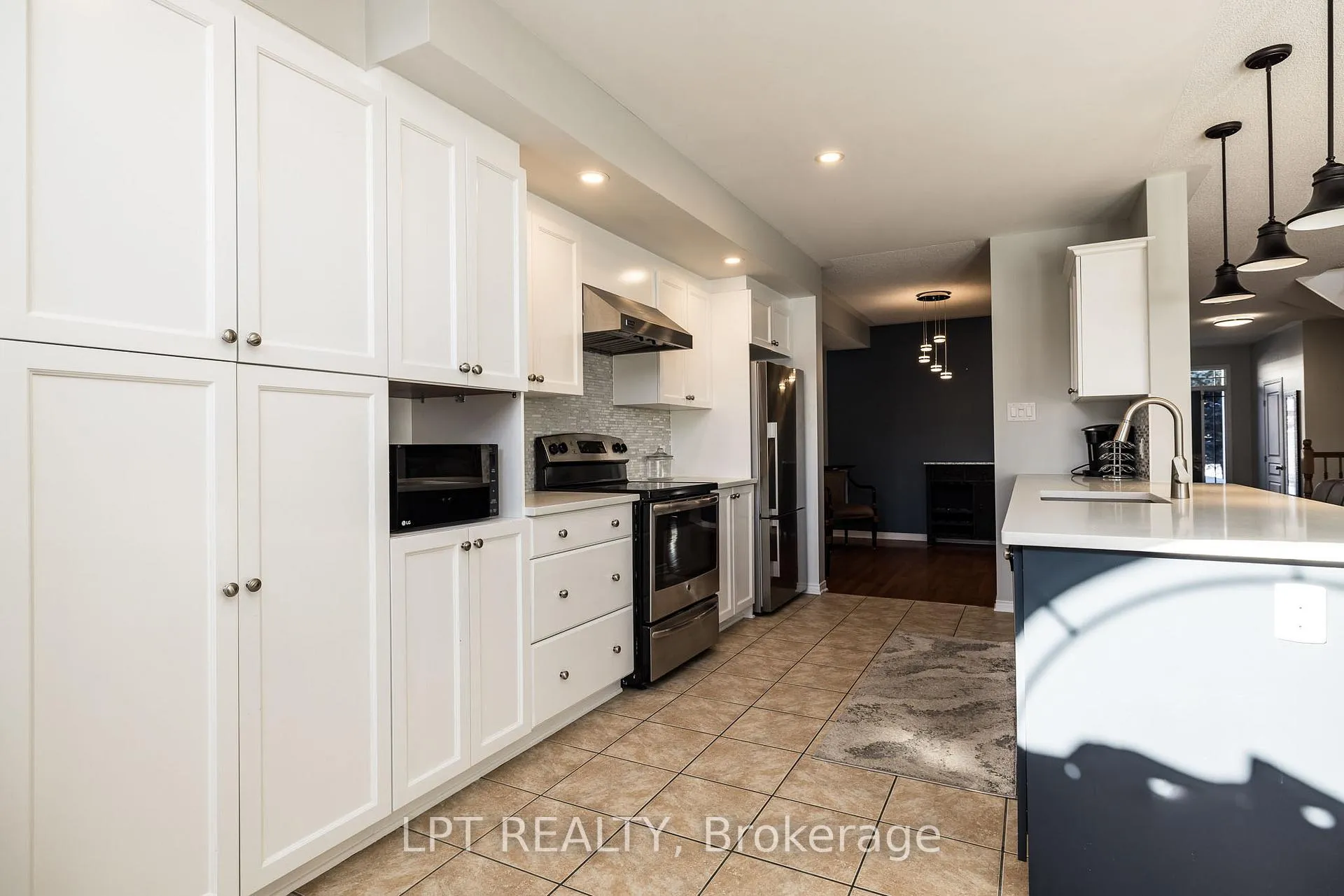 Photo 7 of 521 Pepperville Crescent, Ottawa, Kanata - Emerald Meadows/Trailwest — HOMEH