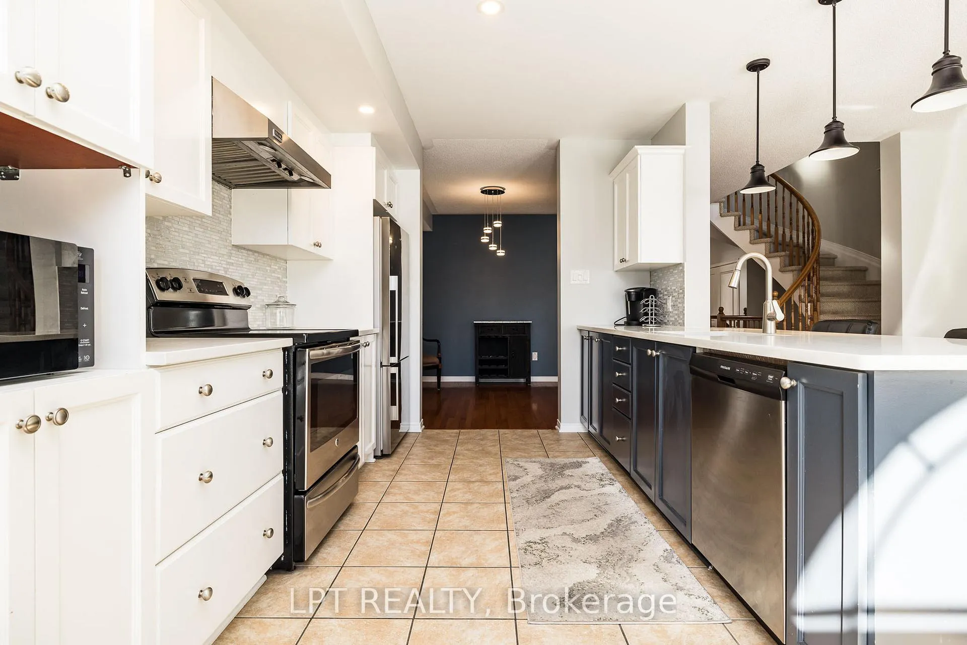 Photo 8 of 521 Pepperville Crescent, Ottawa, Kanata - Emerald Meadows/Trailwest — HOMEH
