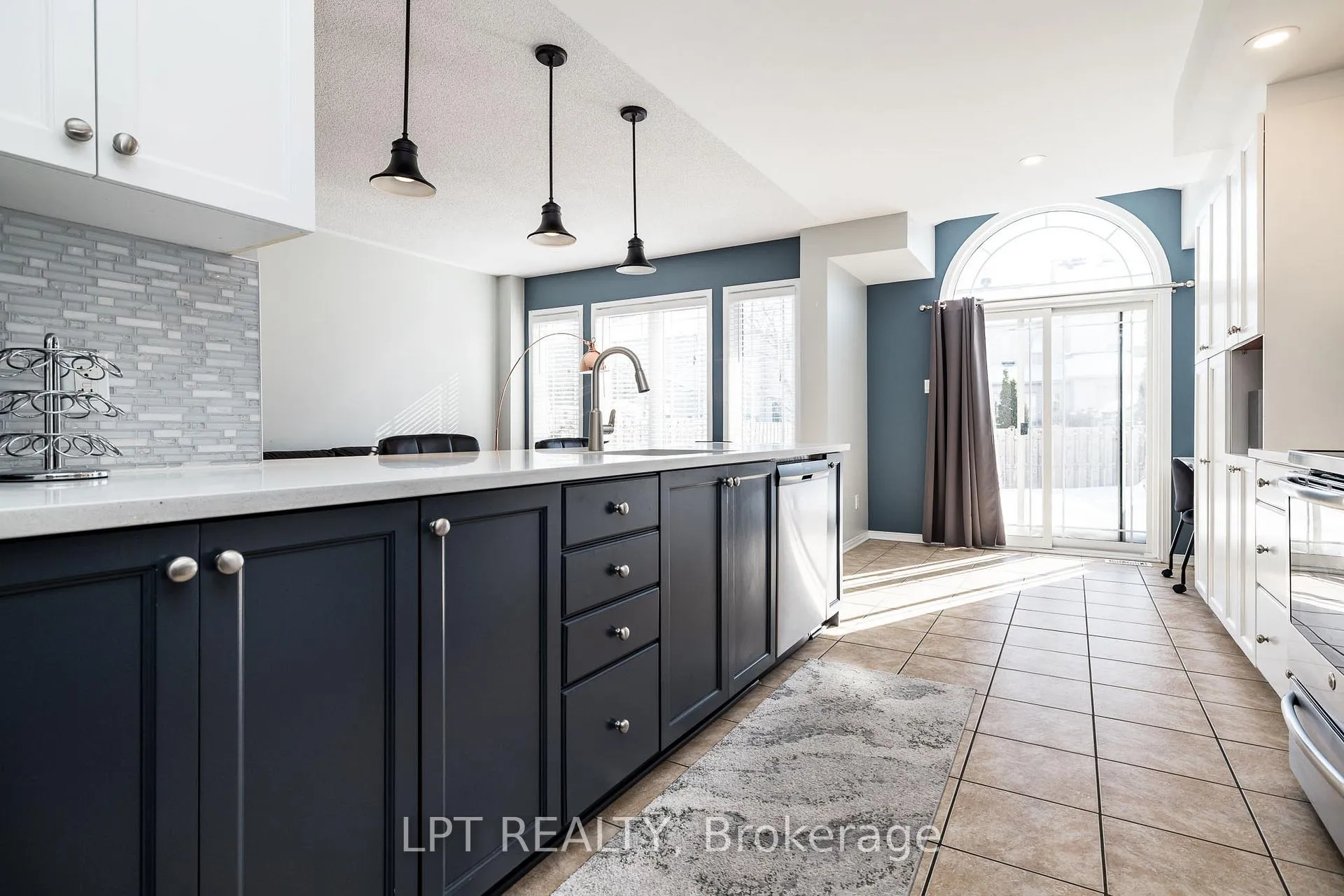 Photo 9 of 521 Pepperville Crescent, Ottawa, Kanata - Emerald Meadows/Trailwest — HOMEH