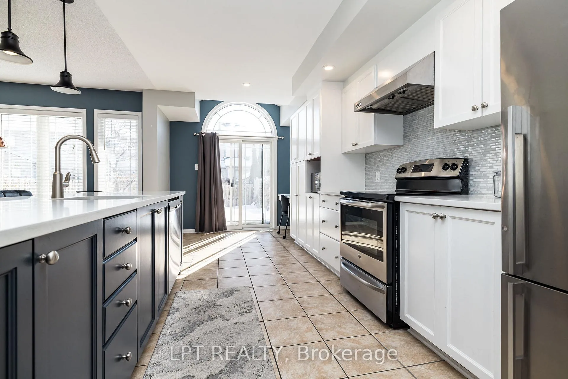 Photo 10 of 521 Pepperville Crescent, Ottawa, Kanata - Emerald Meadows/Trailwest — HOMEH