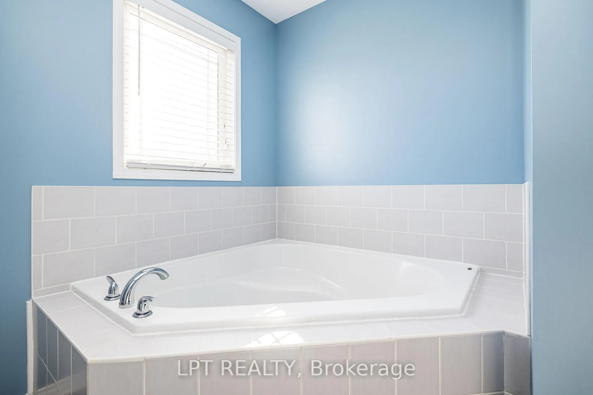 Photo 19 of 521 Pepperville Crescent, Ottawa, Kanata - Emerald Meadows/Trailwest — HOMEH